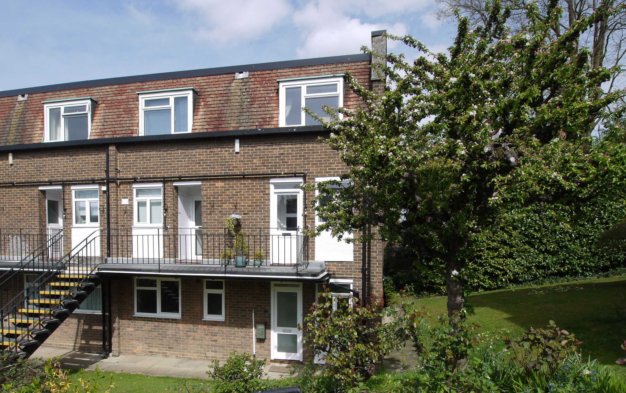 2 bedroom apartment For Sale in Sevenoaks - Photograph 1