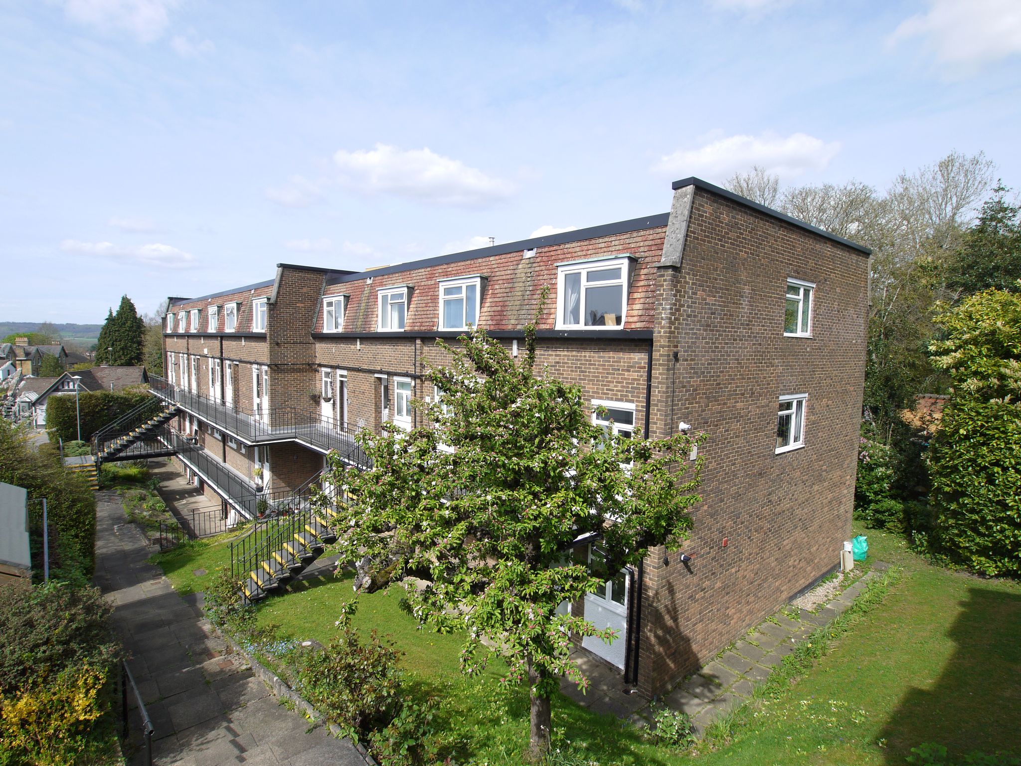 2 bedroom apartment For Sale in Sevenoaks - Photograph 2