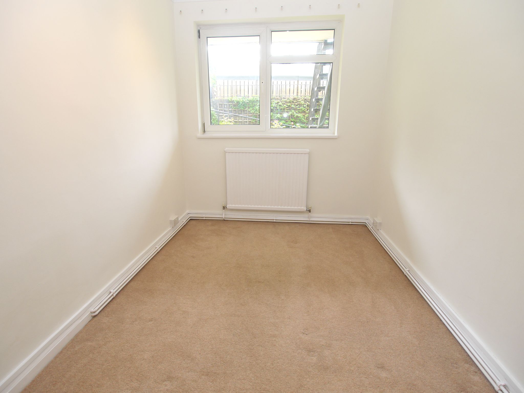2 bedroom apartment For Sale in Sevenoaks - Photograph 5