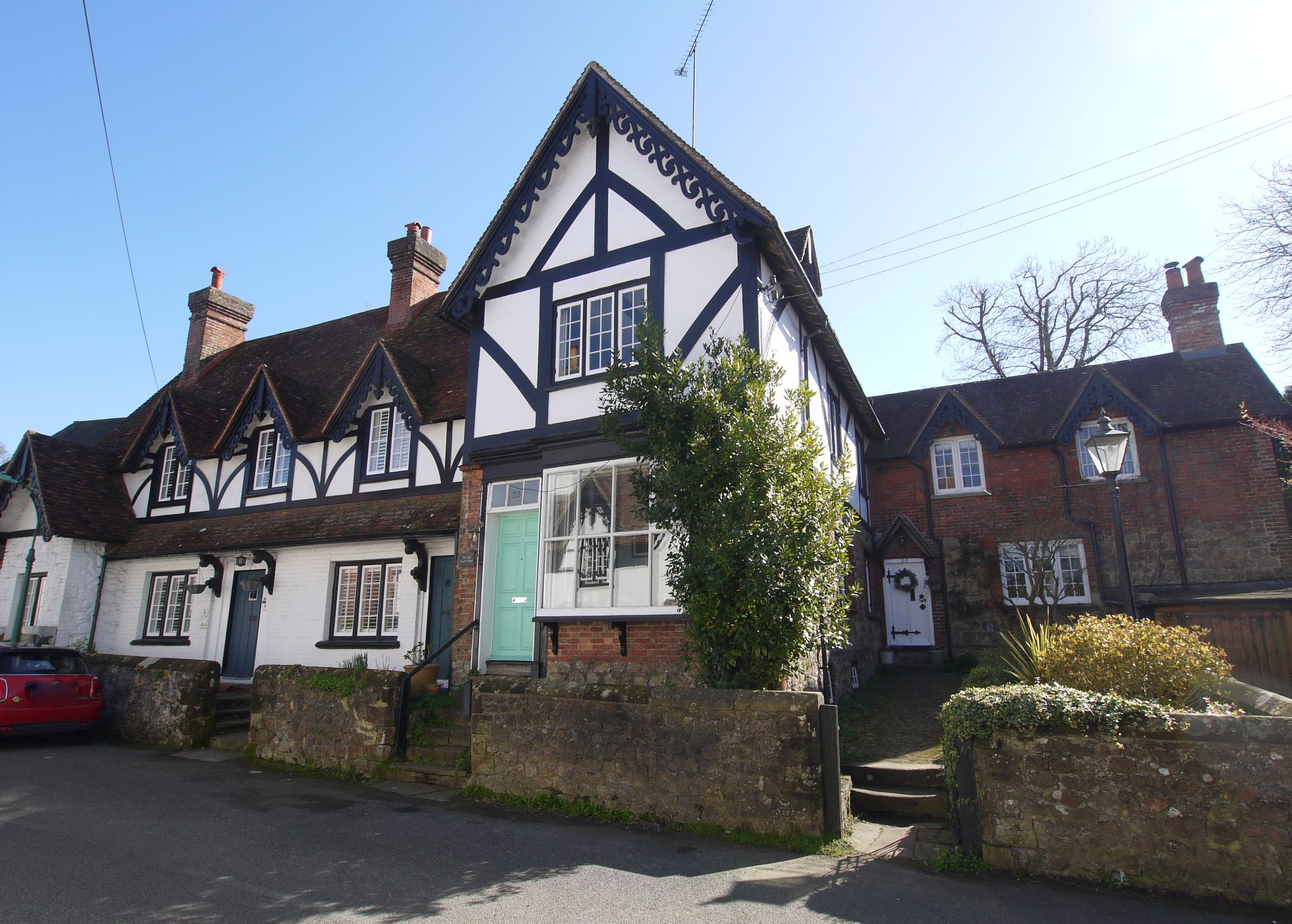 2 bedroom semi-detached house For Sale in Chipstead - Photograph 1