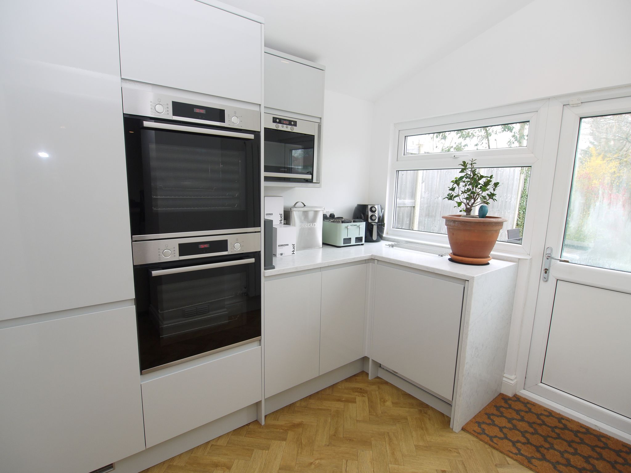 3 bedroom semi-detached house SSTC in Sevenoaks - Photograph 5
