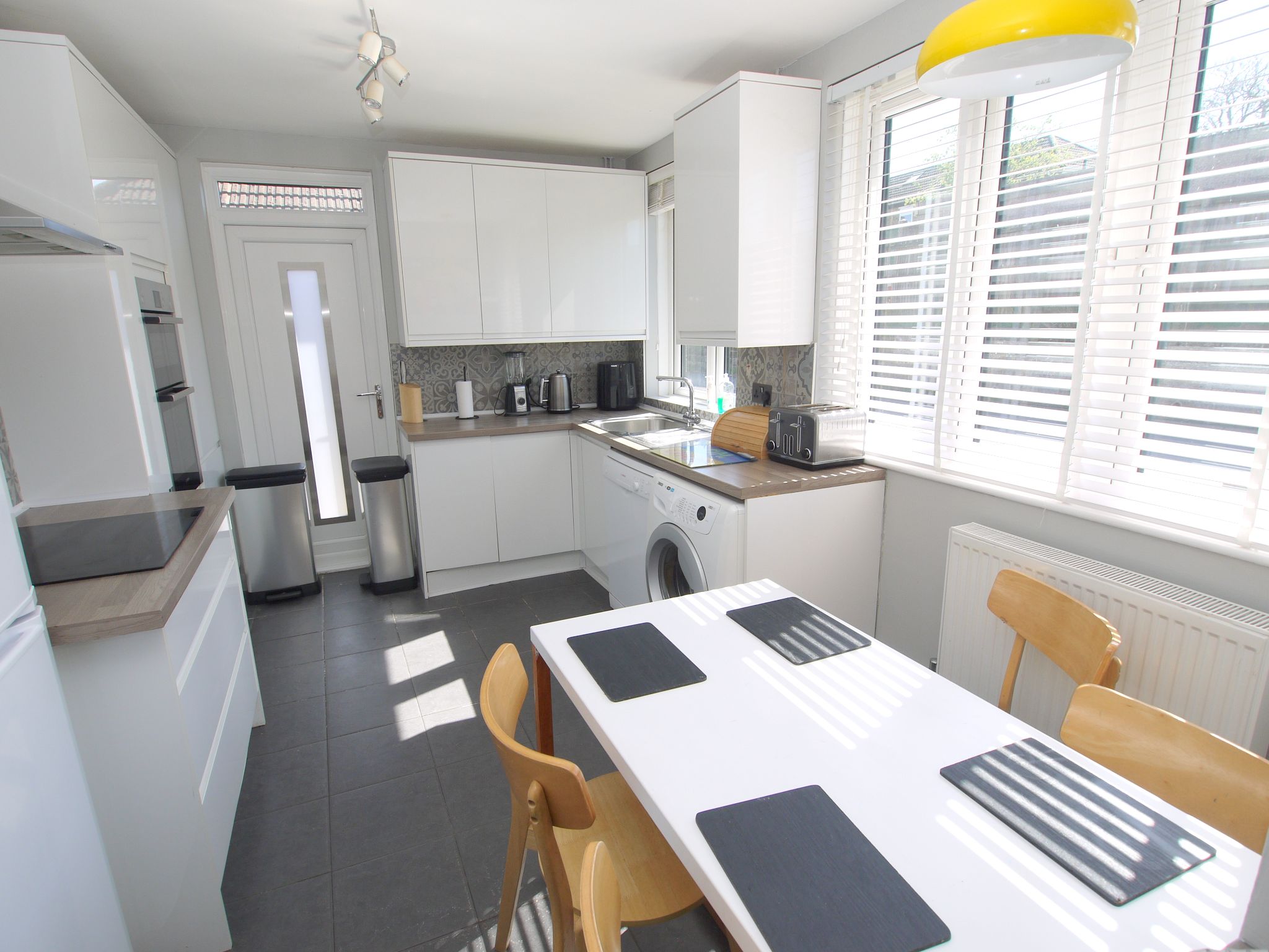3 bedroom semi-detached bungalow For Sale in Sevenoaks - Photograph 2