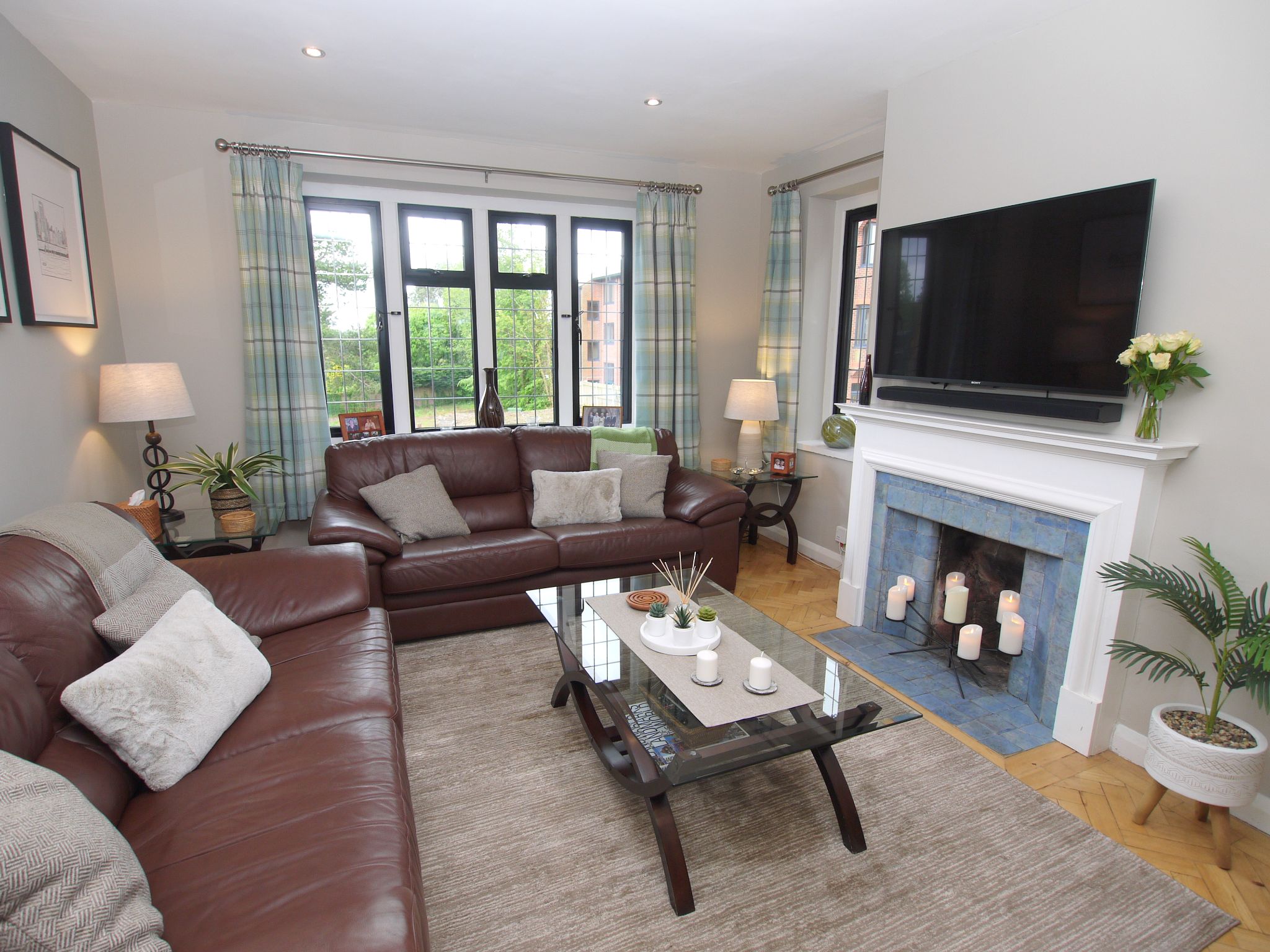 2 bedroom apartment For Sale in Sevenoaks - Property photograph