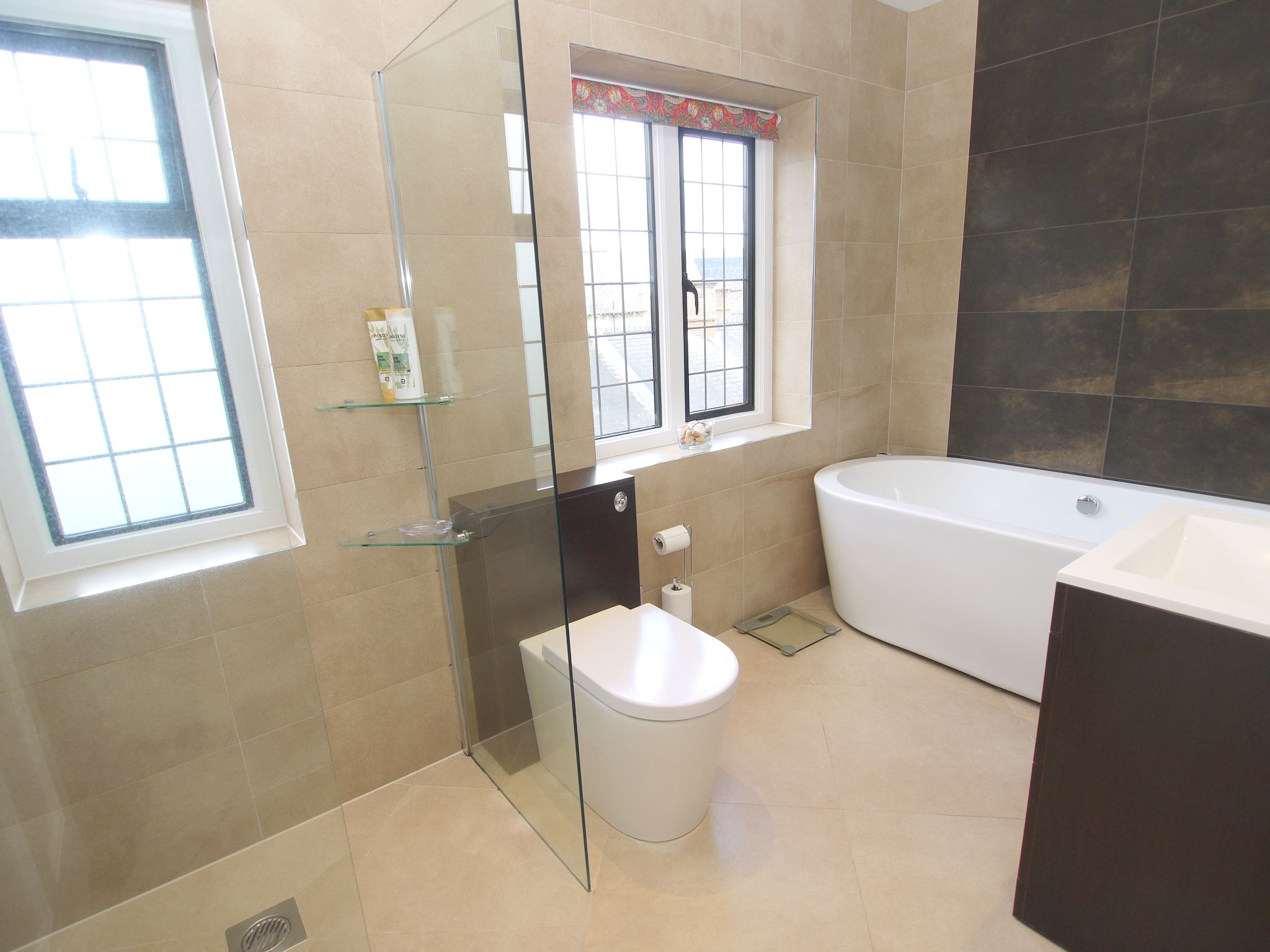 2 bedroom apartment For Sale in Sevenoaks - Photograph 8