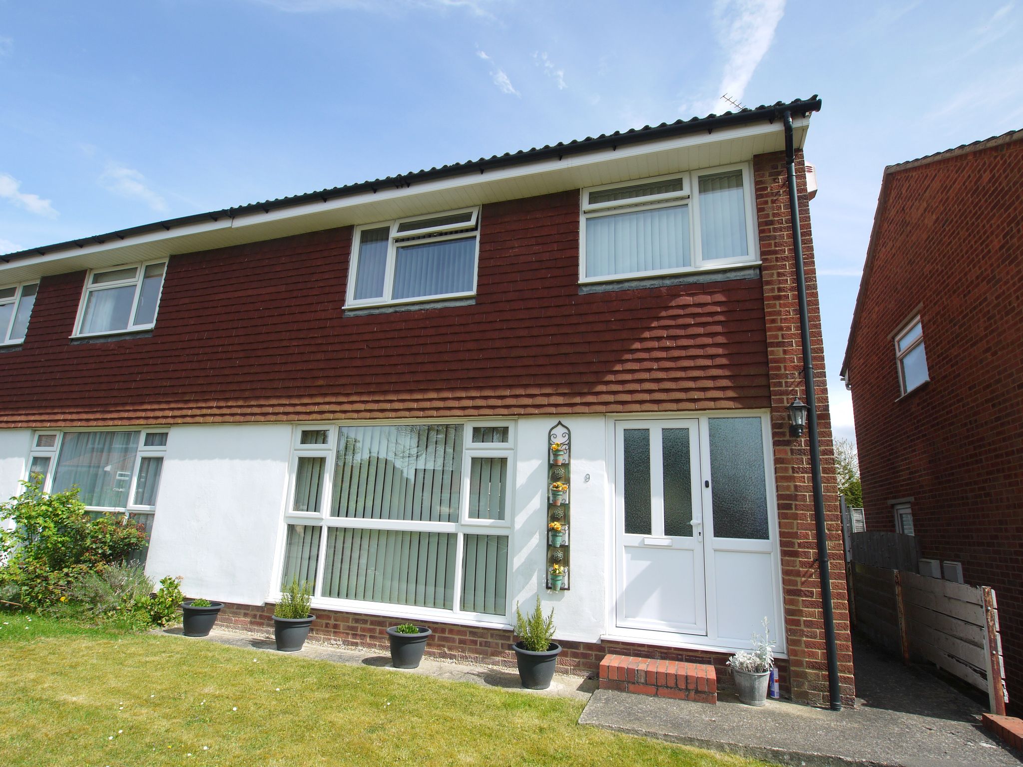 3 bedroom semi-detached house For Sale in Sevenoaks - Photograph 1