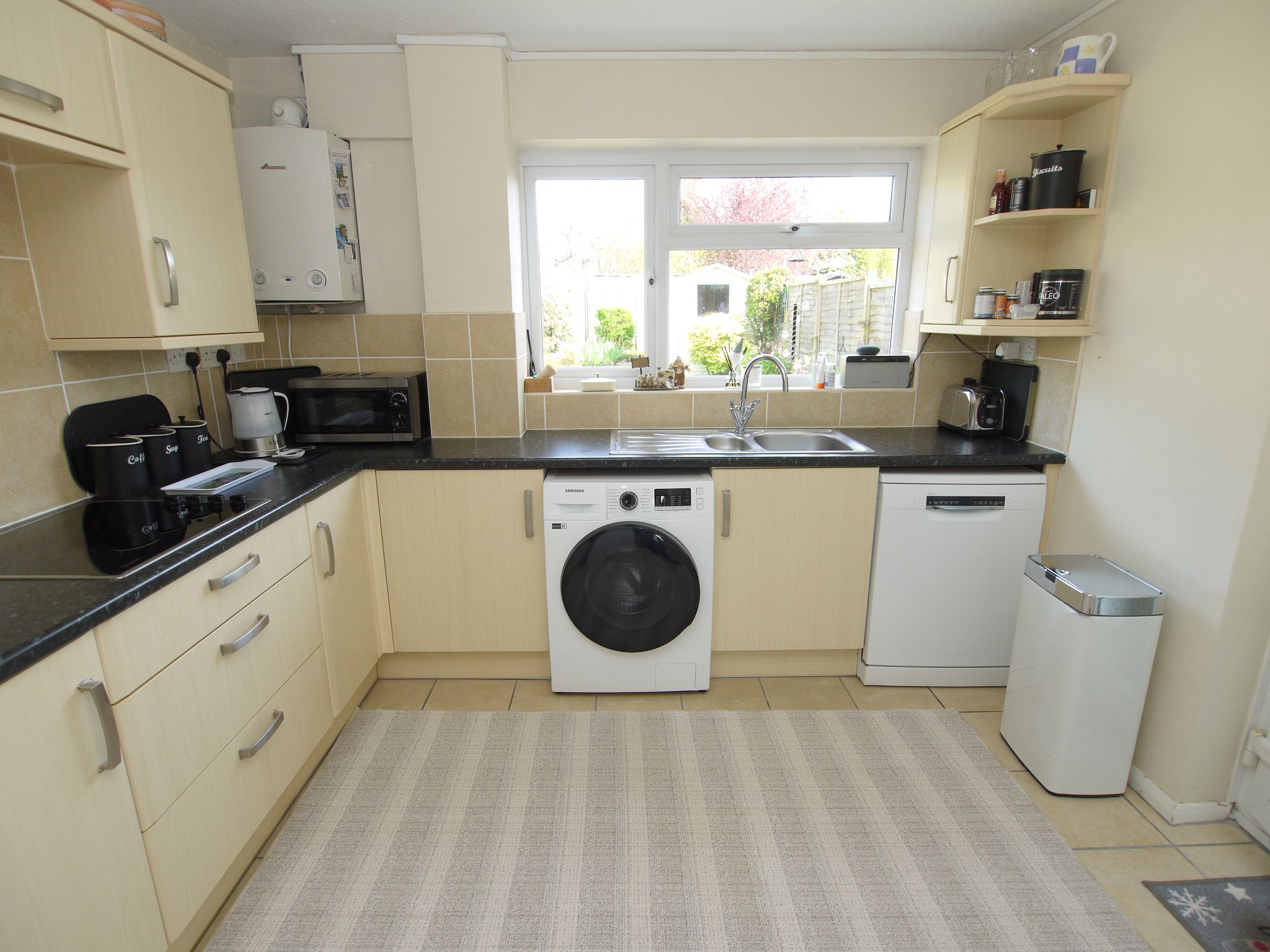 3 bedroom semi-detached house For Sale in Sevenoaks - Photograph 3