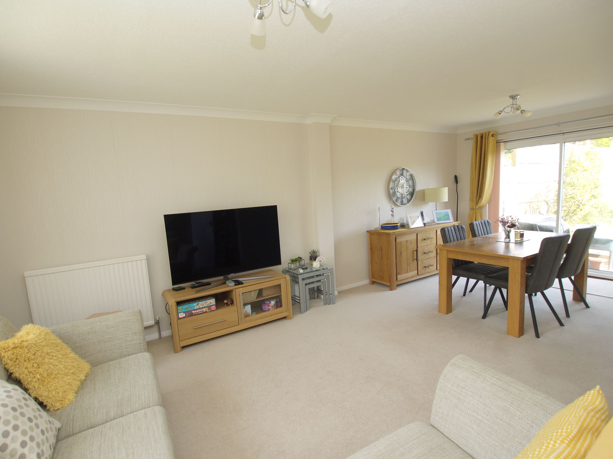 3 bedroom semi-detached house For Sale in Sevenoaks - Photograph 2