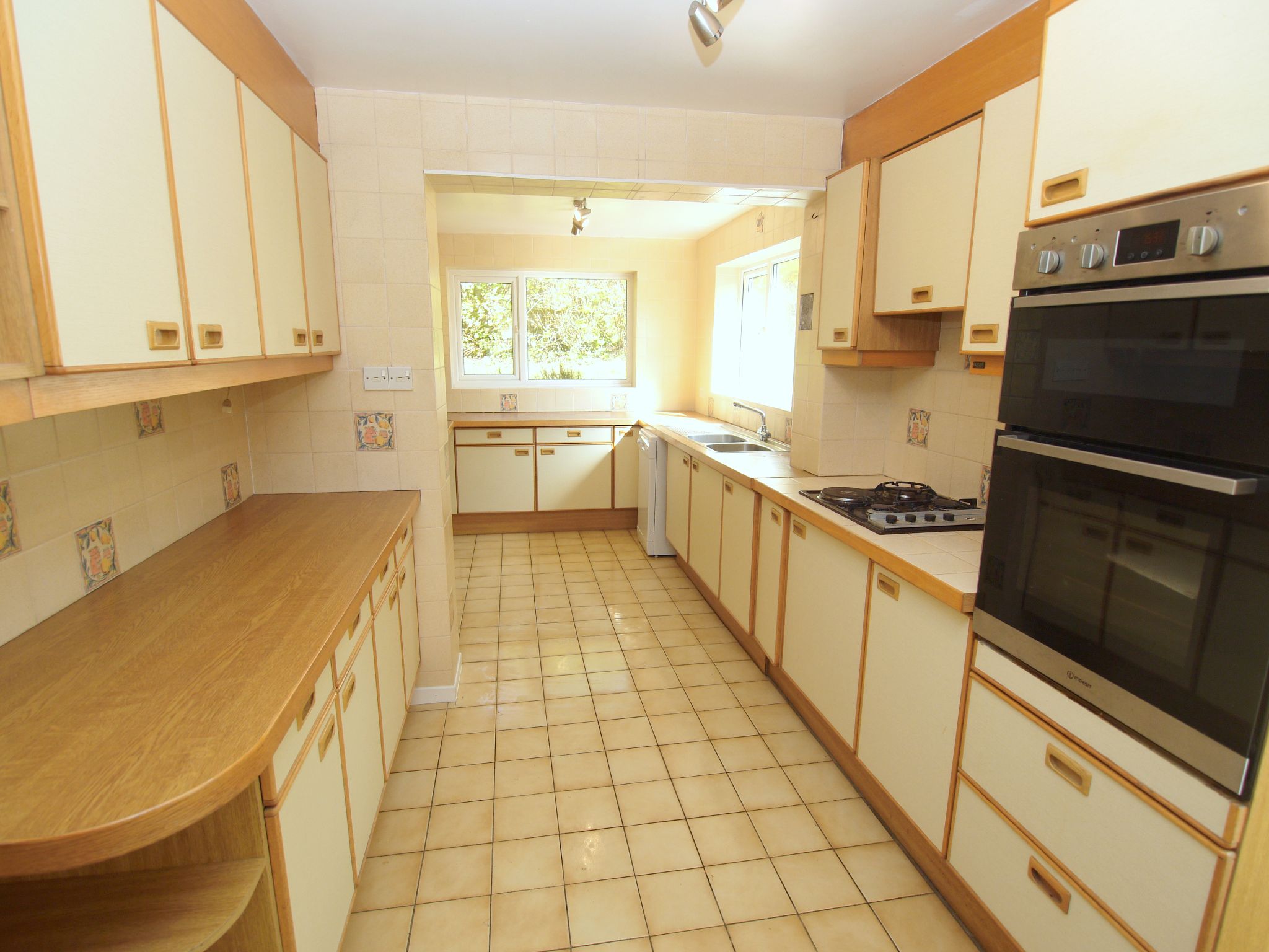 4 bedroom detached house For Sale in Sevenoaks - Photograph 3