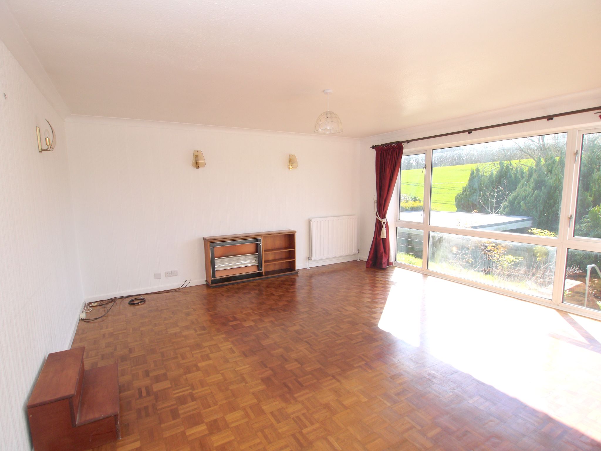 4 bedroom detached house For Sale in Sevenoaks - Photograph 2