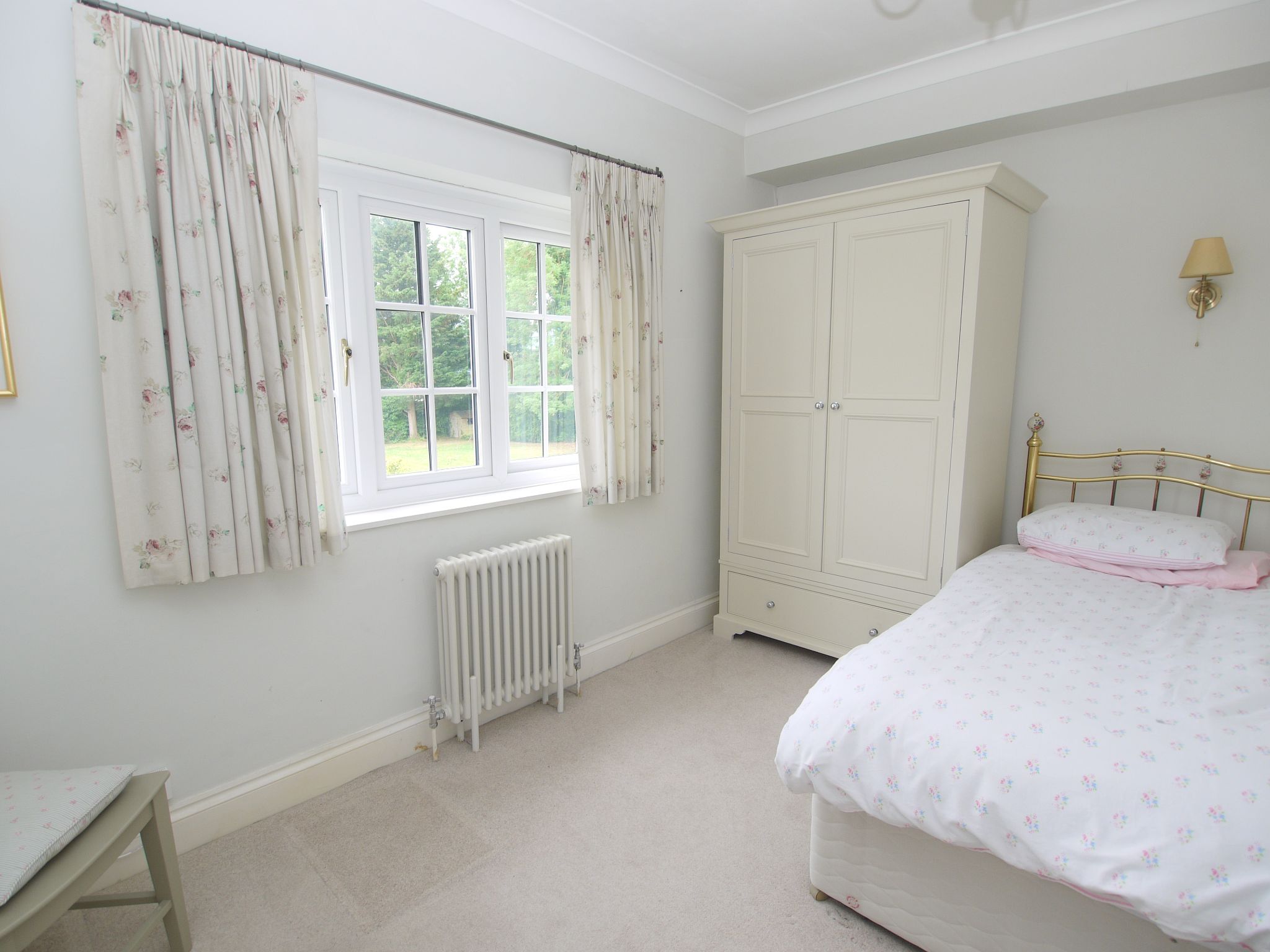 2 bedroom mid terraced house For Sale in Sevenoaks - Photograph 8