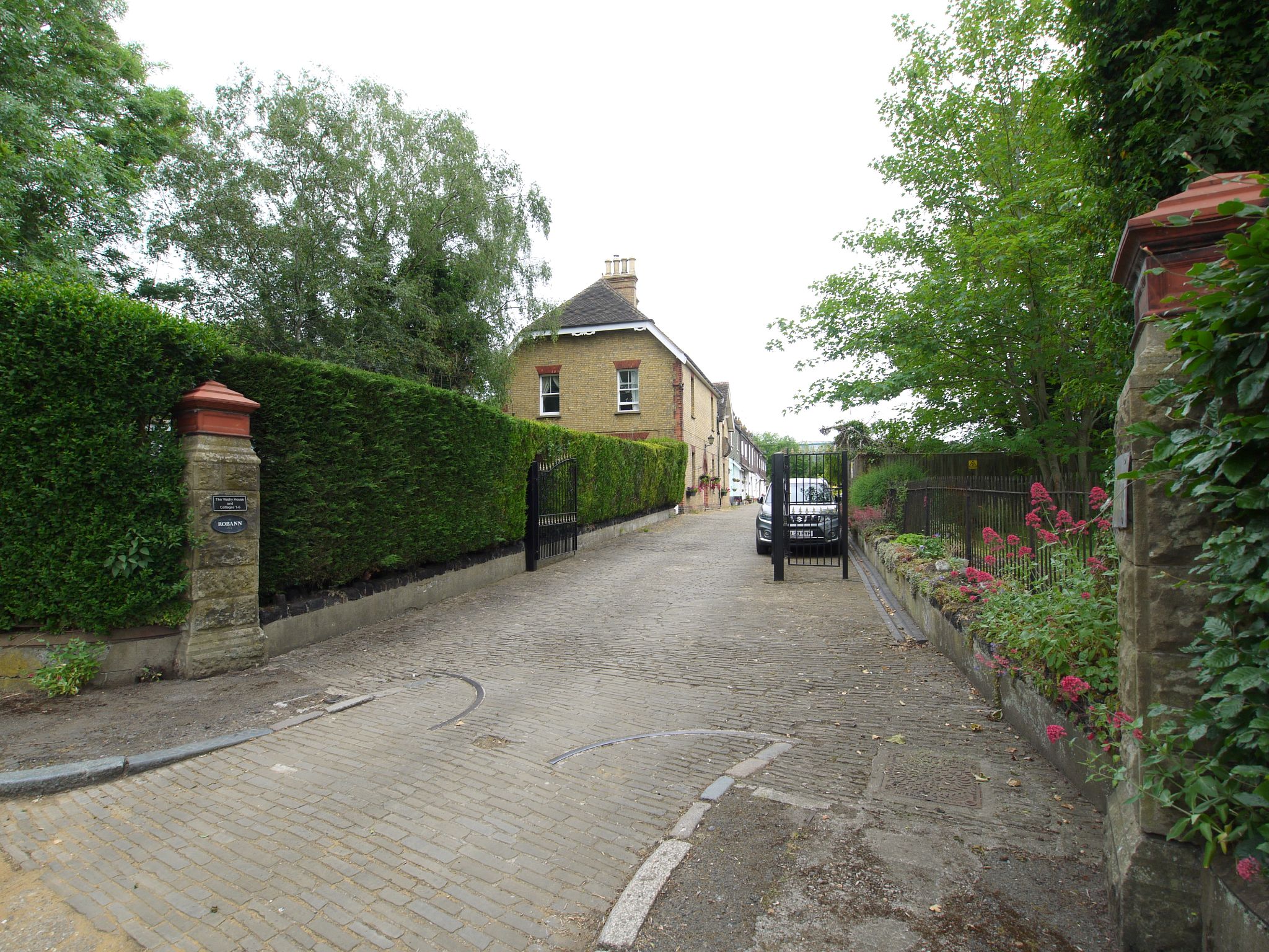 2 bedroom mid terraced house For Sale in Sevenoaks - Photograph 14