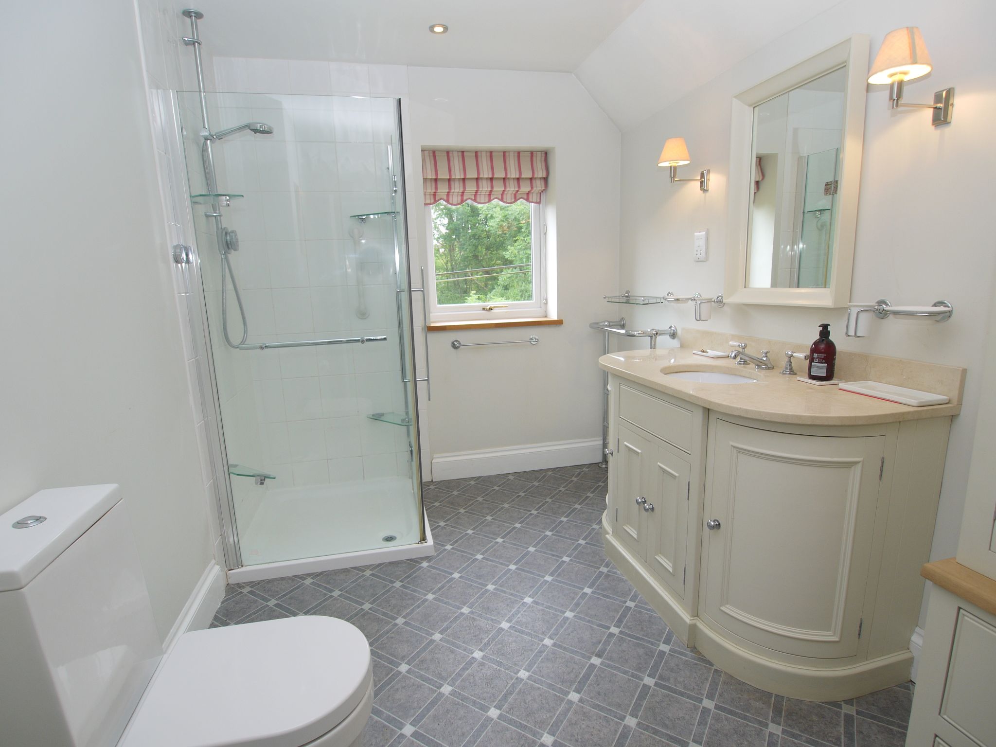 2 bedroom mid terraced house For Sale in Sevenoaks - Photograph 9