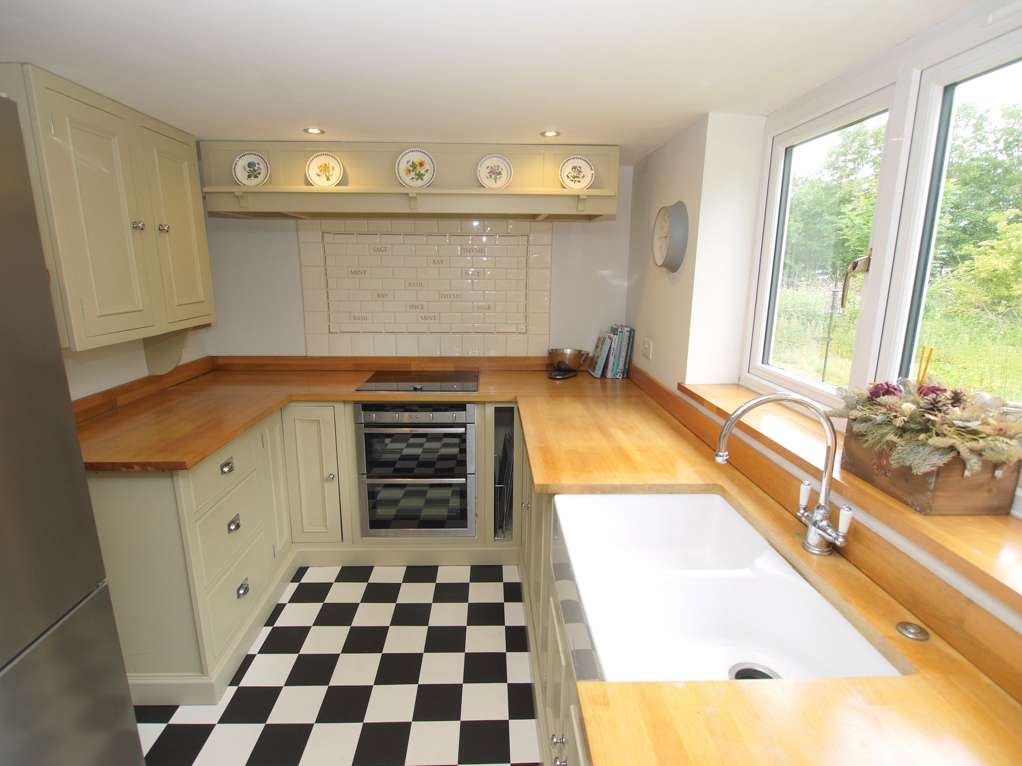 2 bedroom mid terraced house For Sale in Sevenoaks - Photograph 4
