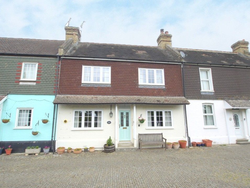 2 bedroom mid terraced house For Sale in Sevenoaks - Property photograph