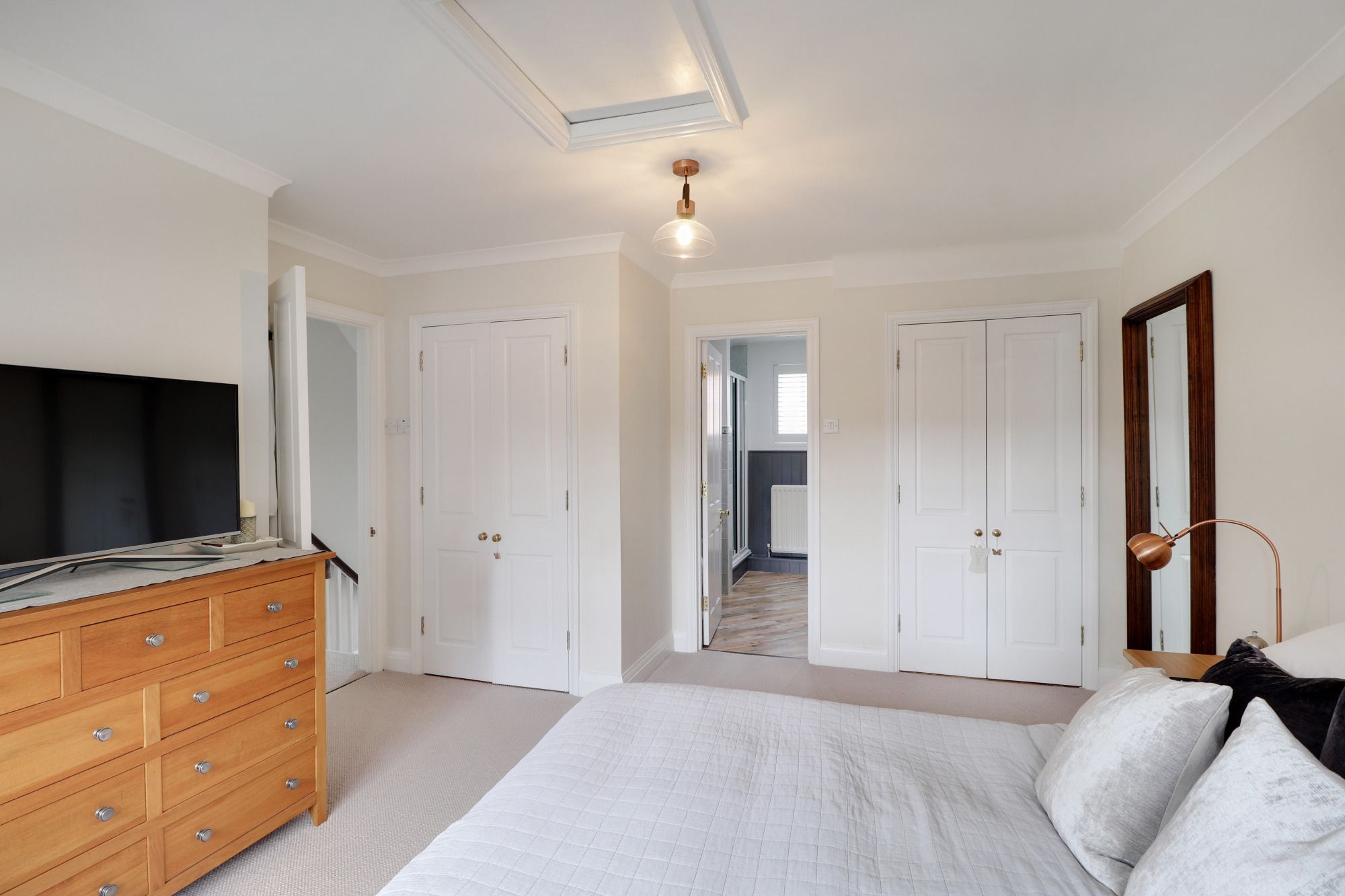 3 bedroom mid terraced house For Sale in Tonbridge - Photograph 8