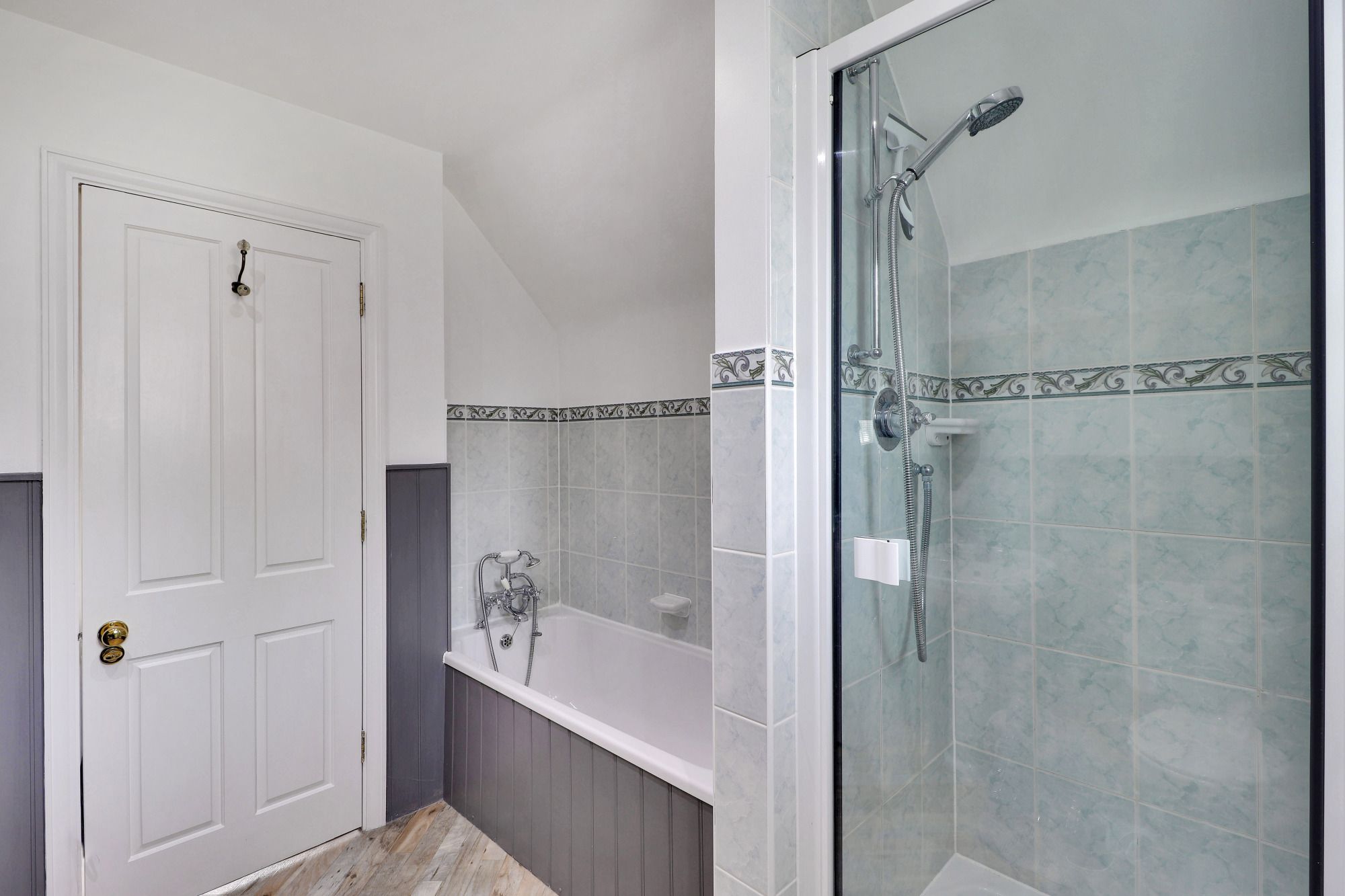 3 bedroom mid terraced house For Sale in Tonbridge - Photograph 7