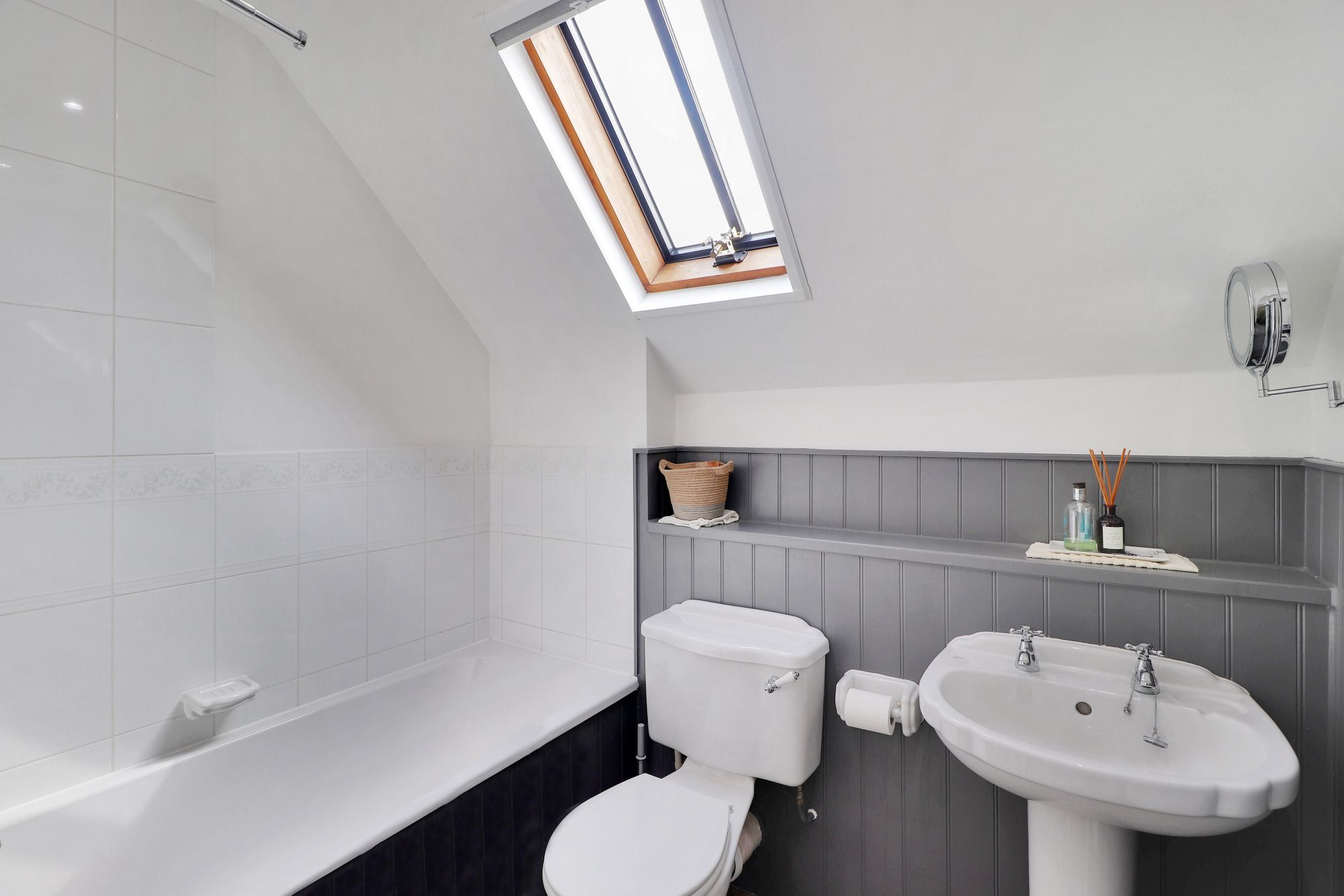 3 bedroom mid terraced house For Sale in Tonbridge - Photograph 11