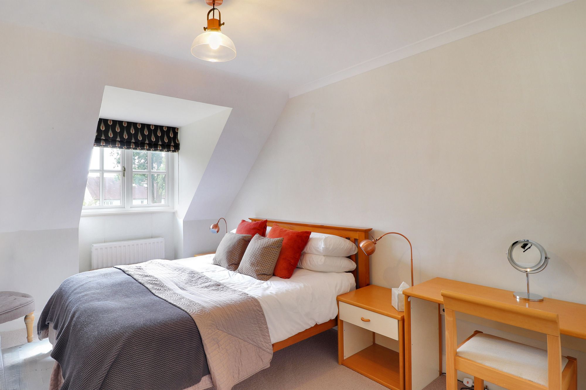 3 bedroom mid terraced house For Sale in Tonbridge - Photograph 9