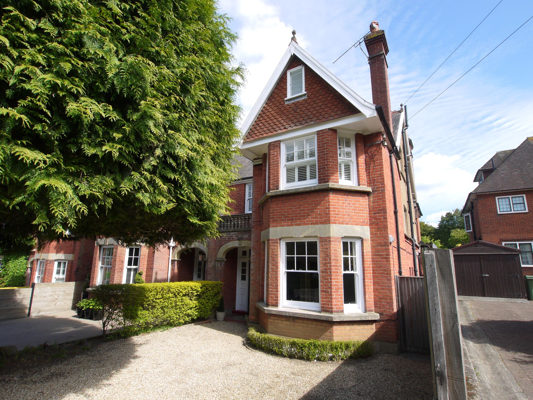 6 bedroom semi-detached house For Sale in Sevenoaks - Property photograph