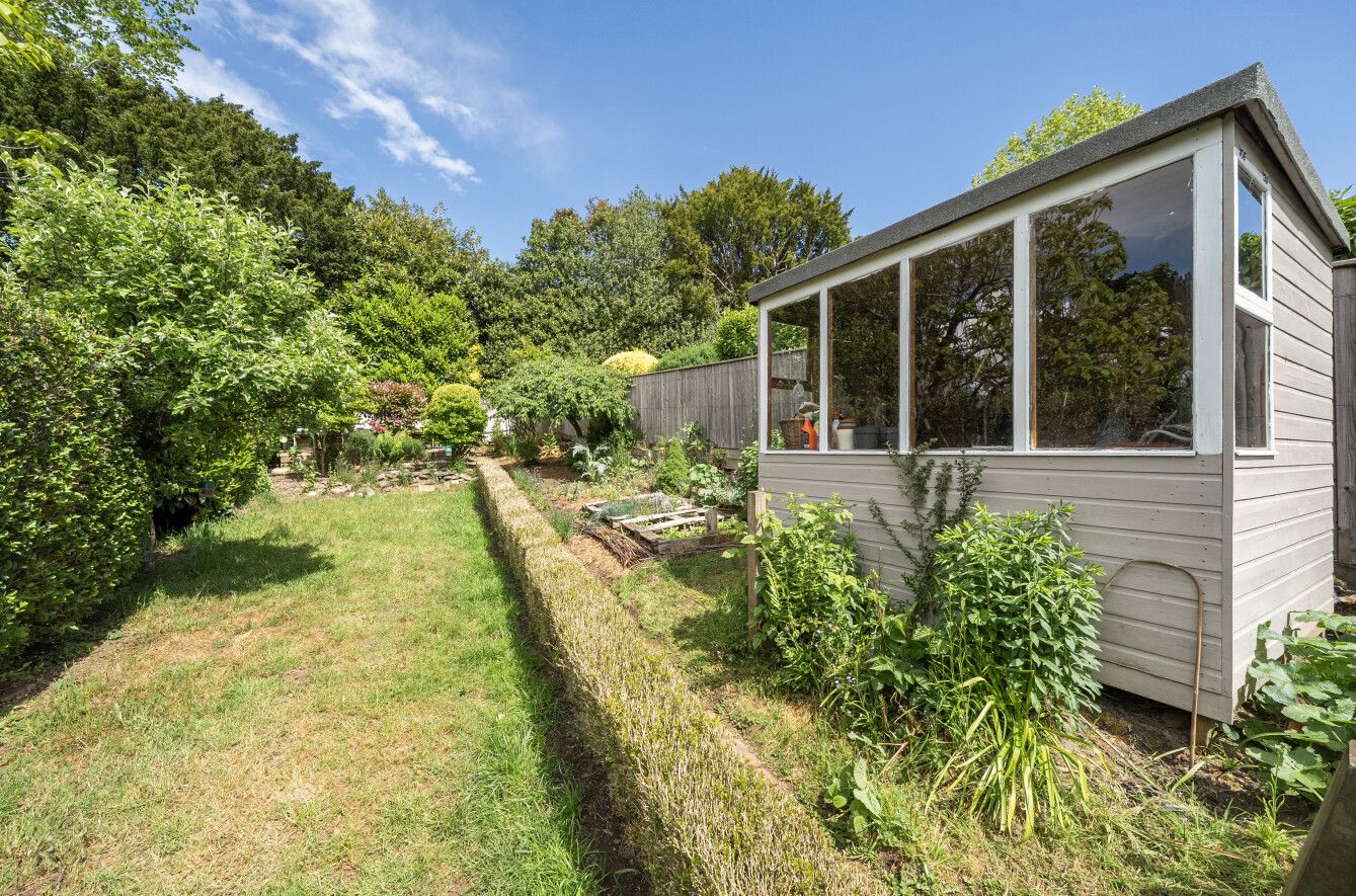 6 bedroom semi-detached house For Sale in Sevenoaks - Photograph 21