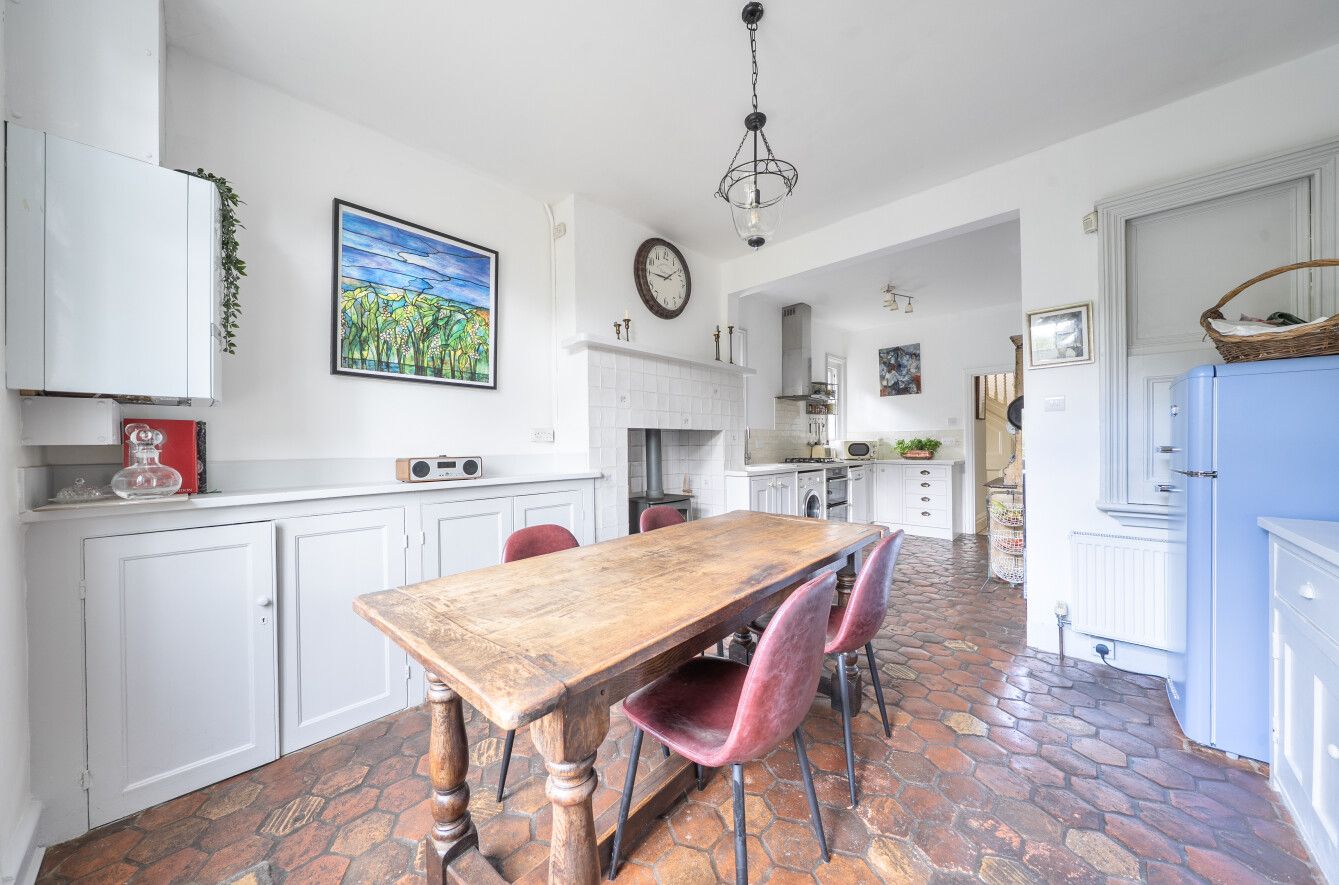 6 bedroom semi-detached house For Sale in Sevenoaks - Photograph 7