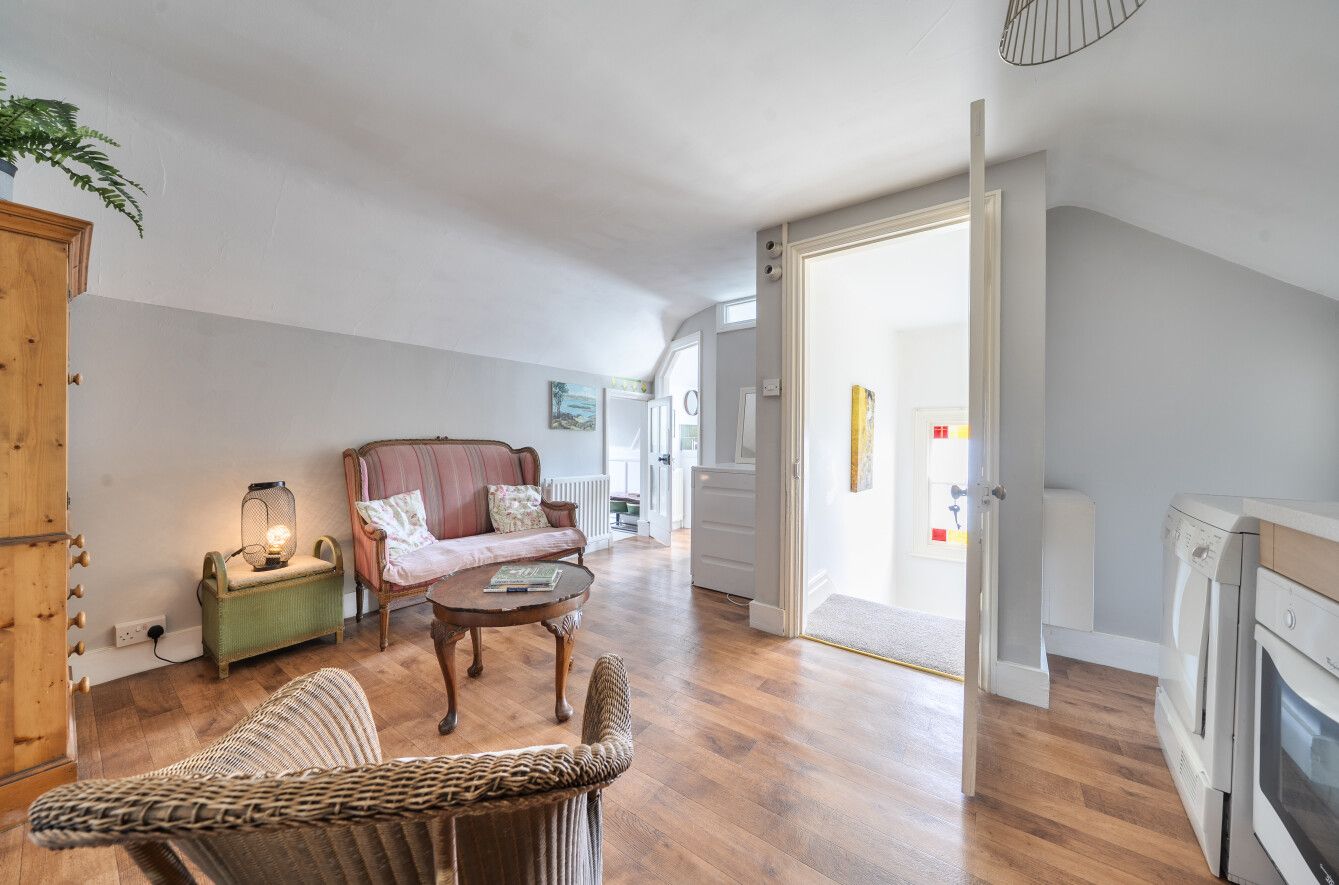 6 bedroom semi-detached house For Sale in Sevenoaks - Photograph 15