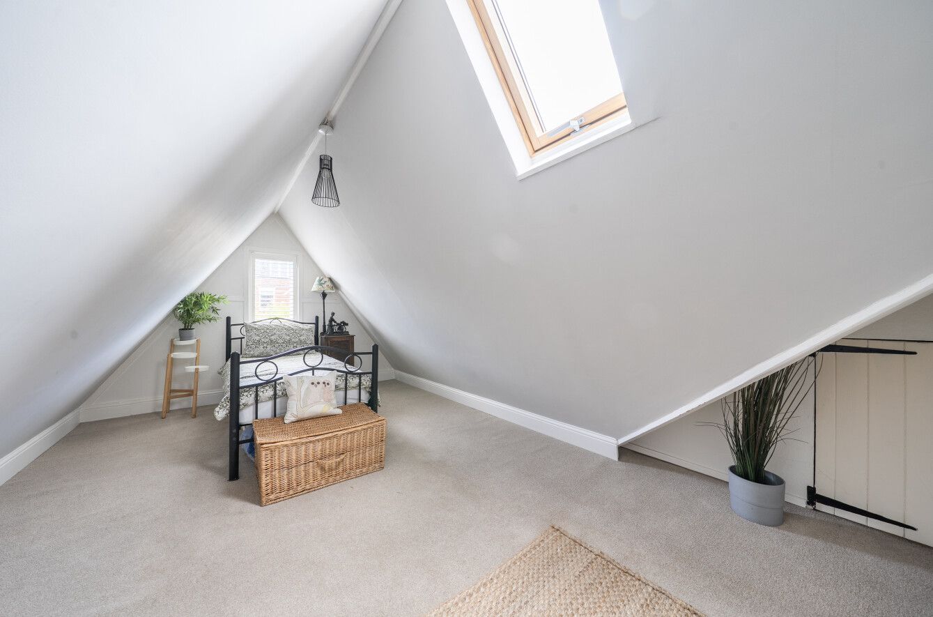 6 bedroom semi-detached house For Sale in Sevenoaks - Photograph 16