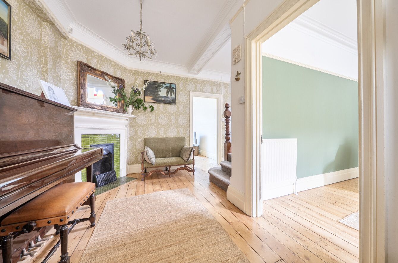 6 bedroom semi-detached house For Sale in Sevenoaks - Photograph 6