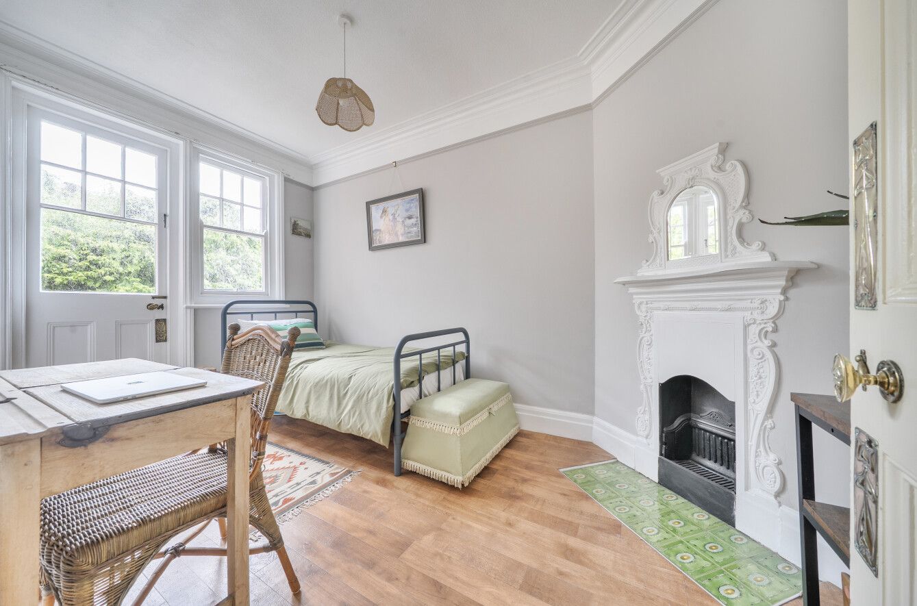 6 bedroom semi-detached house For Sale in Sevenoaks - Photograph 12