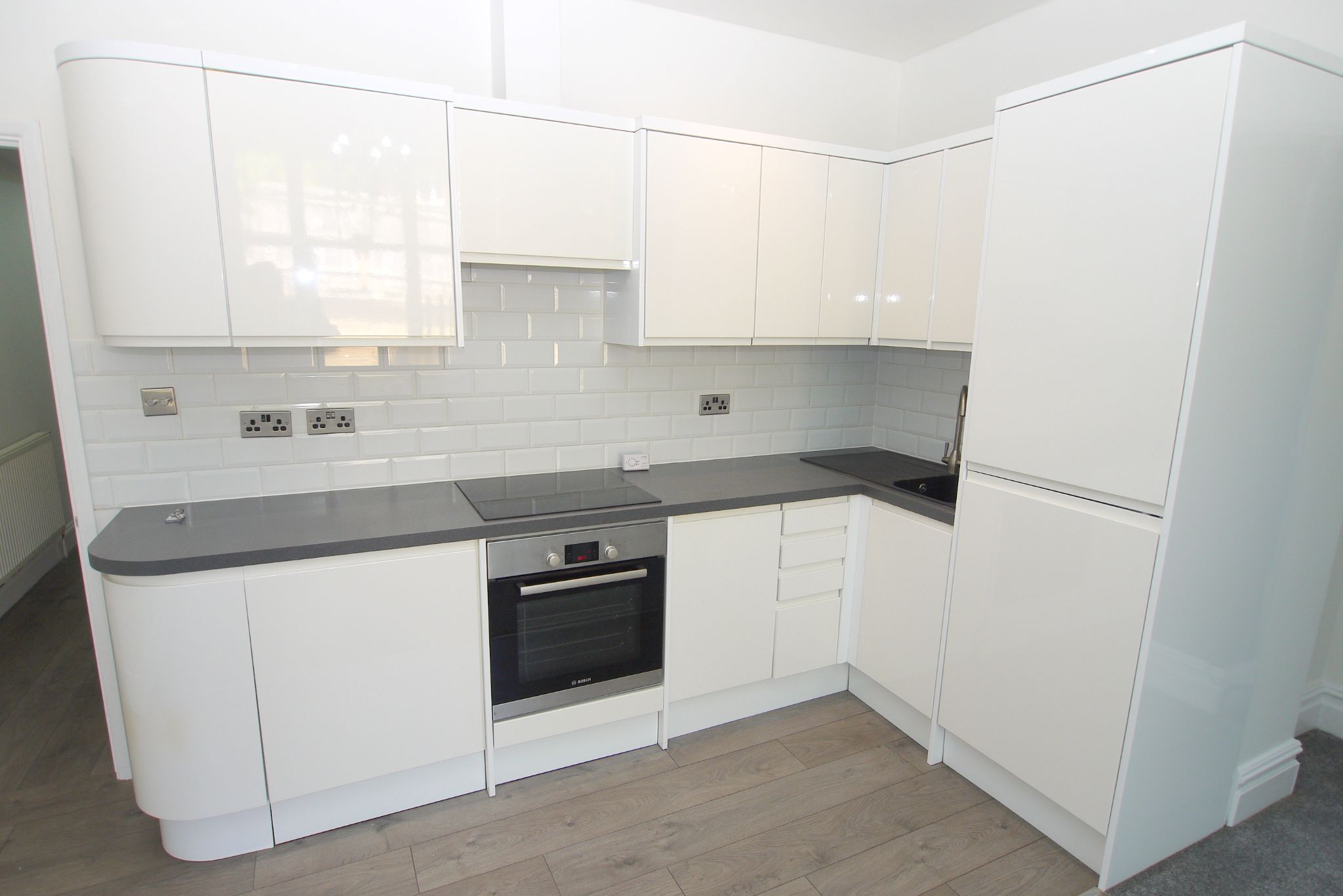 2 bedroom apartment For Sale in Sevenoaks - Photograph 4