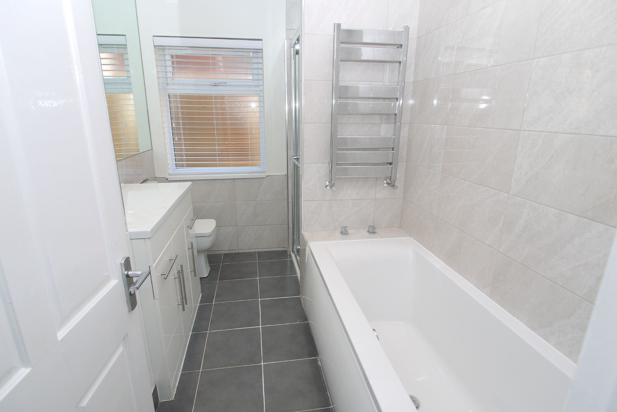2 bedroom apartment For Sale in Sevenoaks - Photograph 5