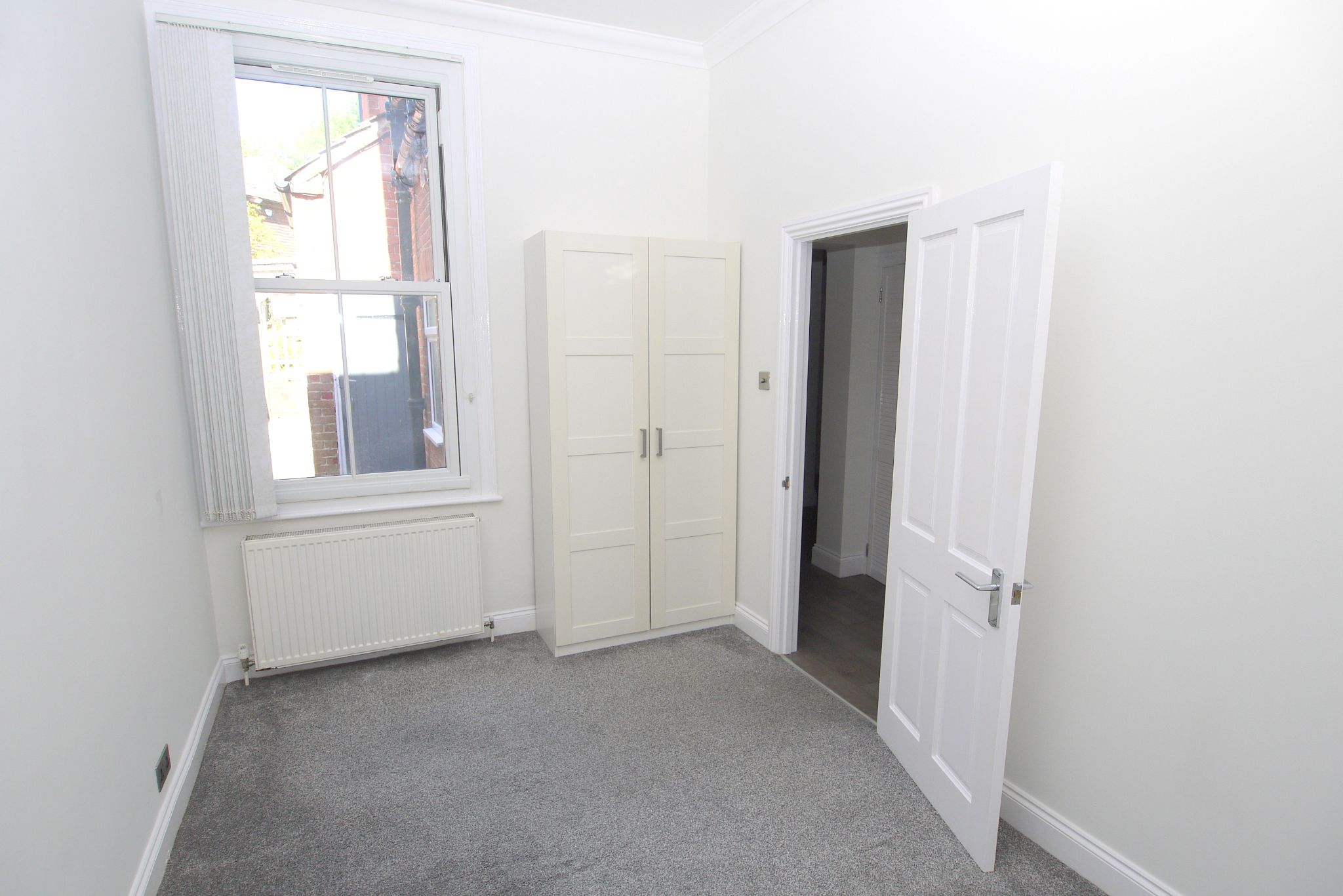 2 bedroom apartment For Sale in Sevenoaks - Photograph 6