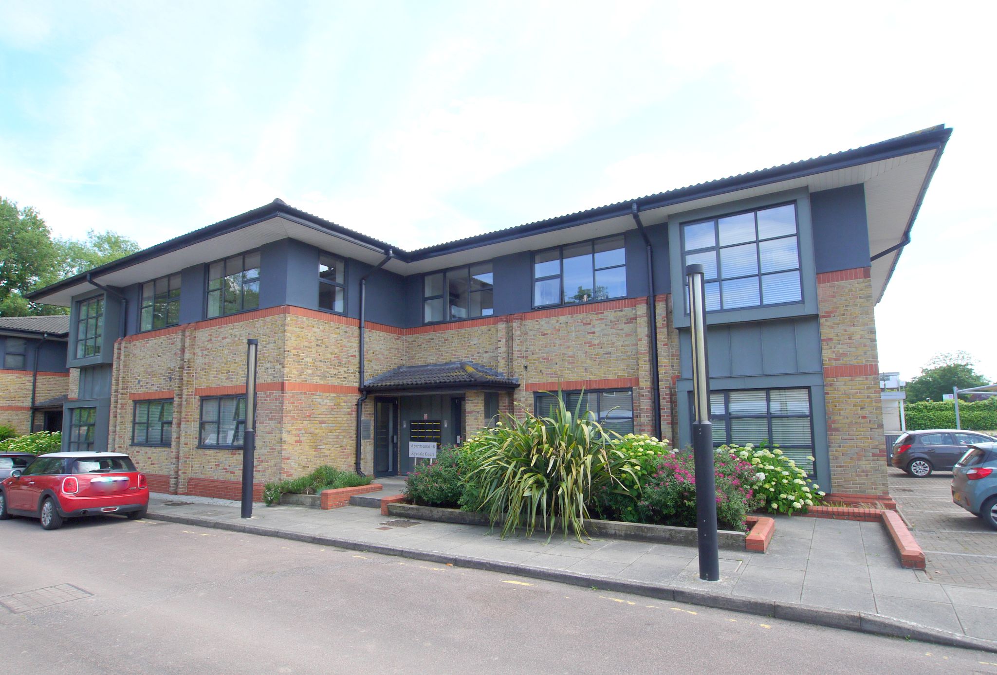 2 bedroom apartment For Sale in Sevenoaks - Property photograph
