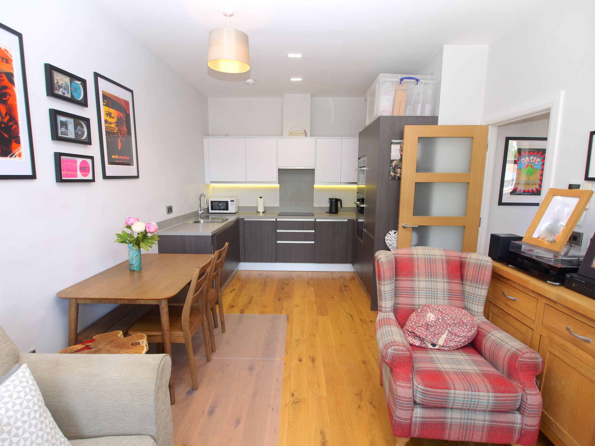 2 bedroom apartment For Sale in Sevenoaks - Photograph 4