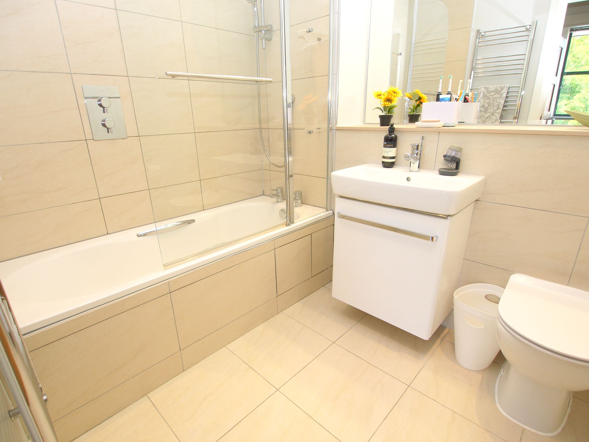 2 bedroom apartment For Sale in Sevenoaks - Photograph 8