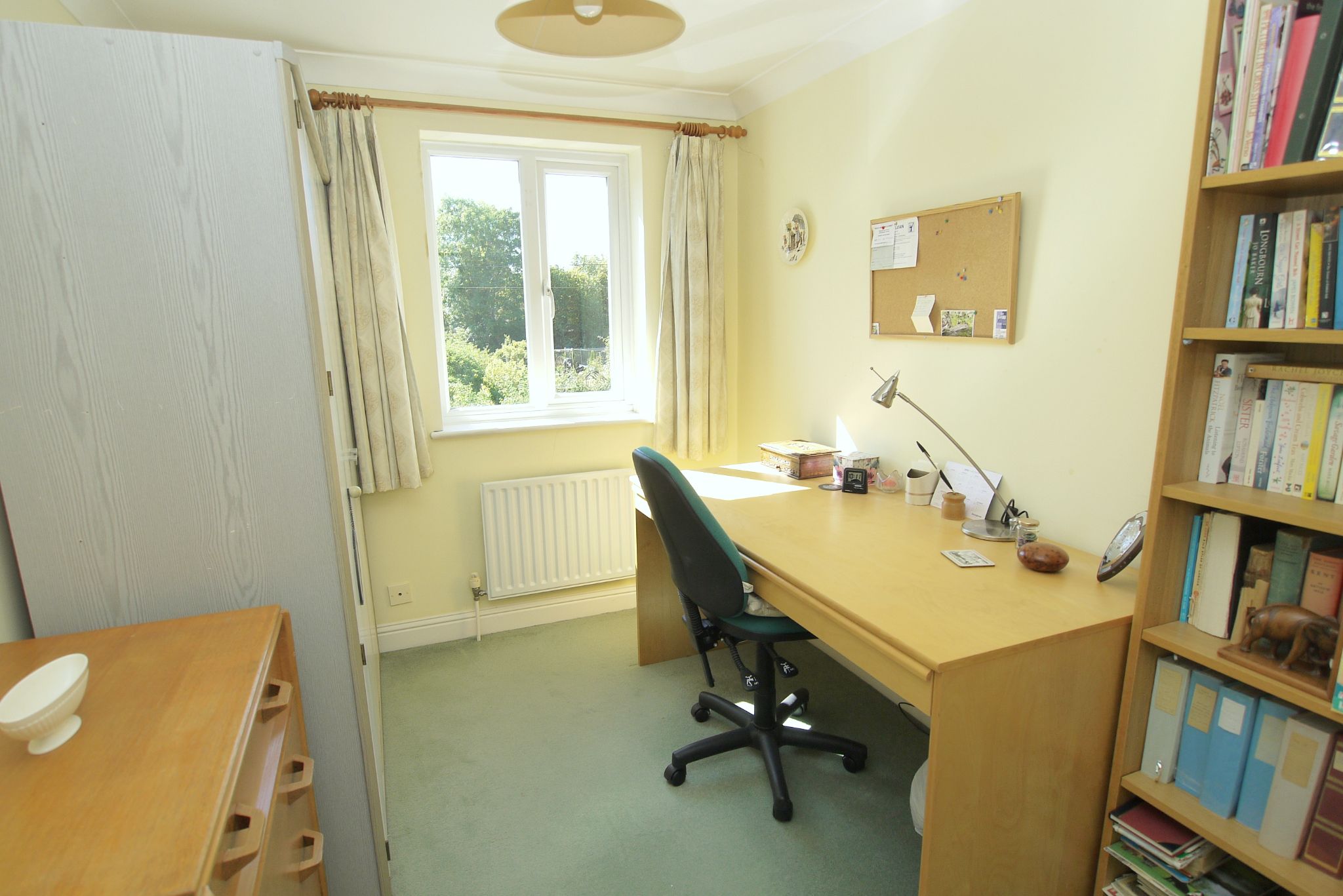 4 bedroom link detached house For Sale in Riverhead - Photograph 4