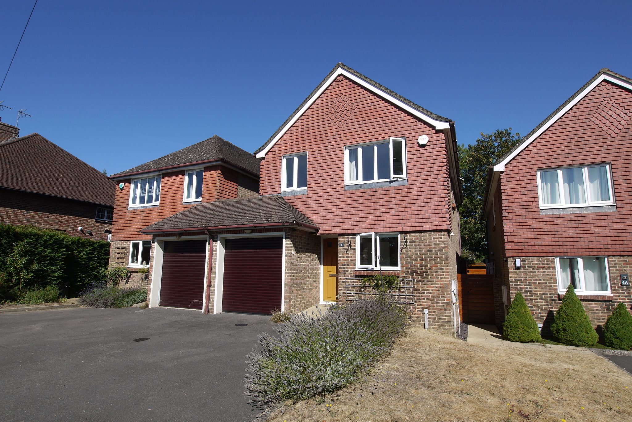 4 bedroom link detached house For Sale in Riverhead - Property photograph