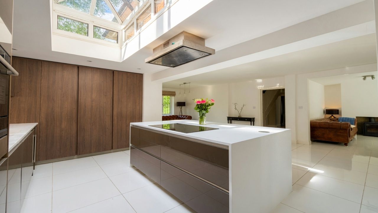 5 bedroom detached house For Sale in Otford Hills - Property photograph