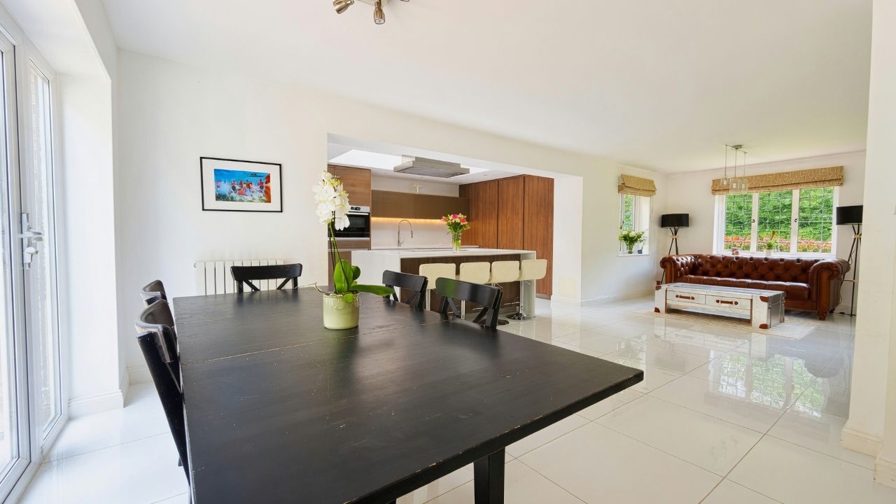 5 bedroom detached house For Sale in Otford Hills - Photograph 6