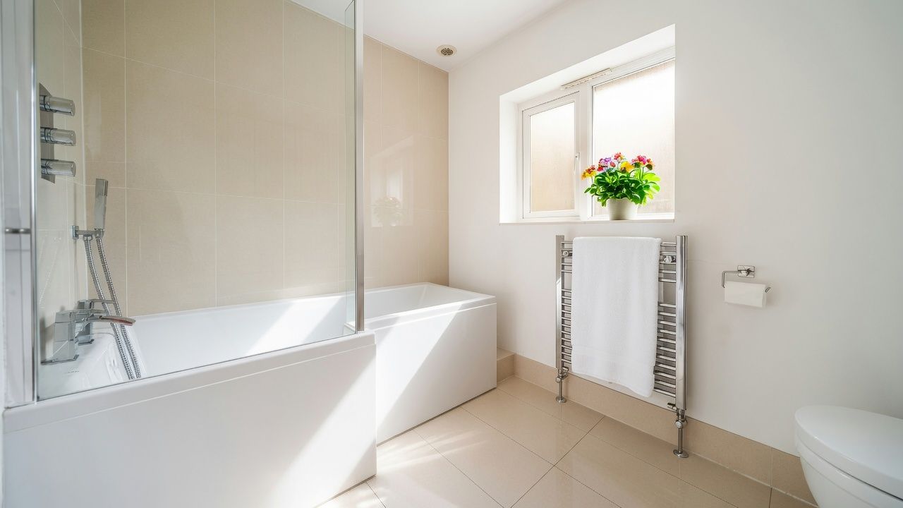 5 bedroom detached house For Sale in Otford Hills - Photograph 8