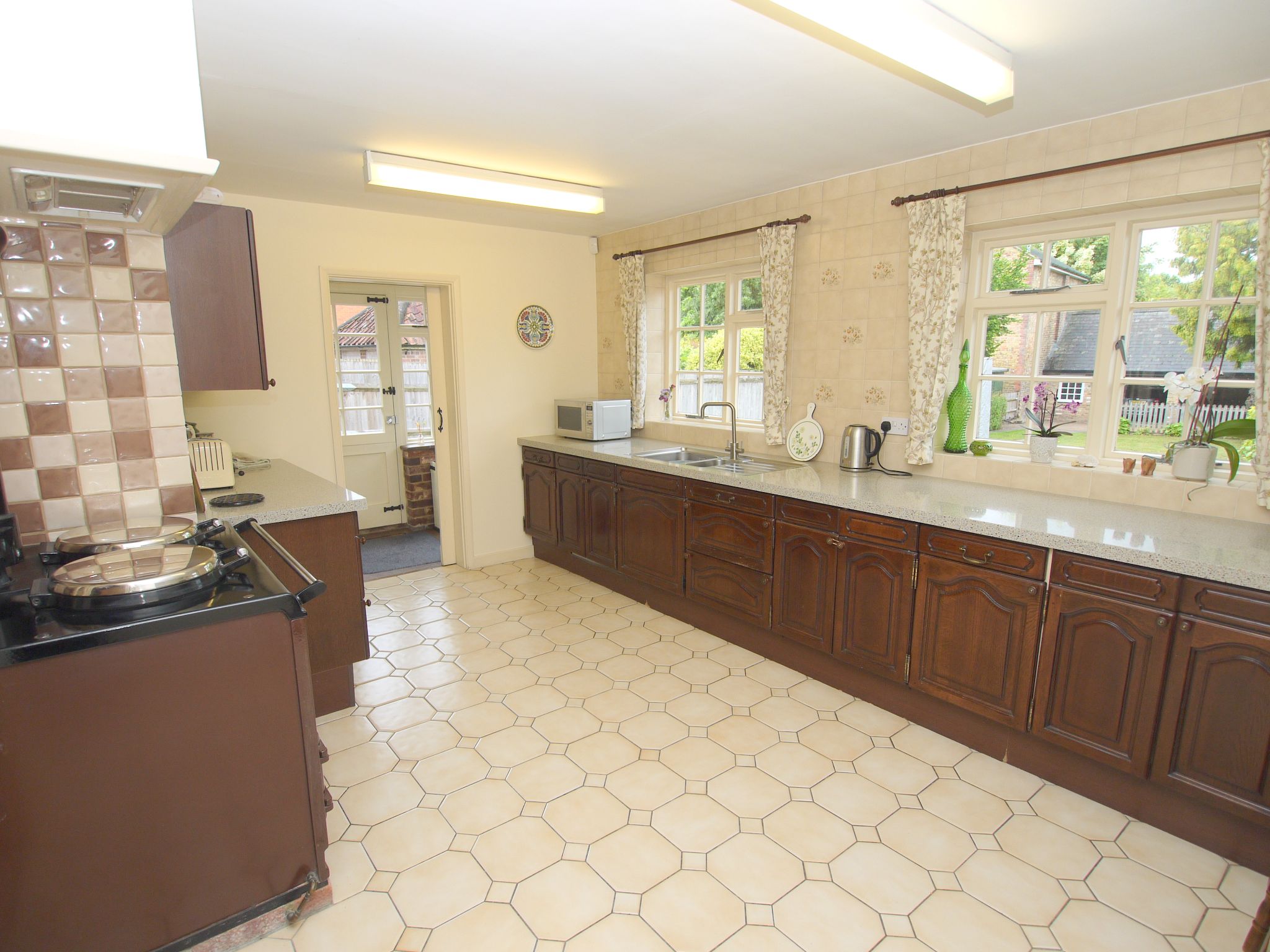 3 bedroom semi-detached house For Sale in Sevenoaks - Photograph 5