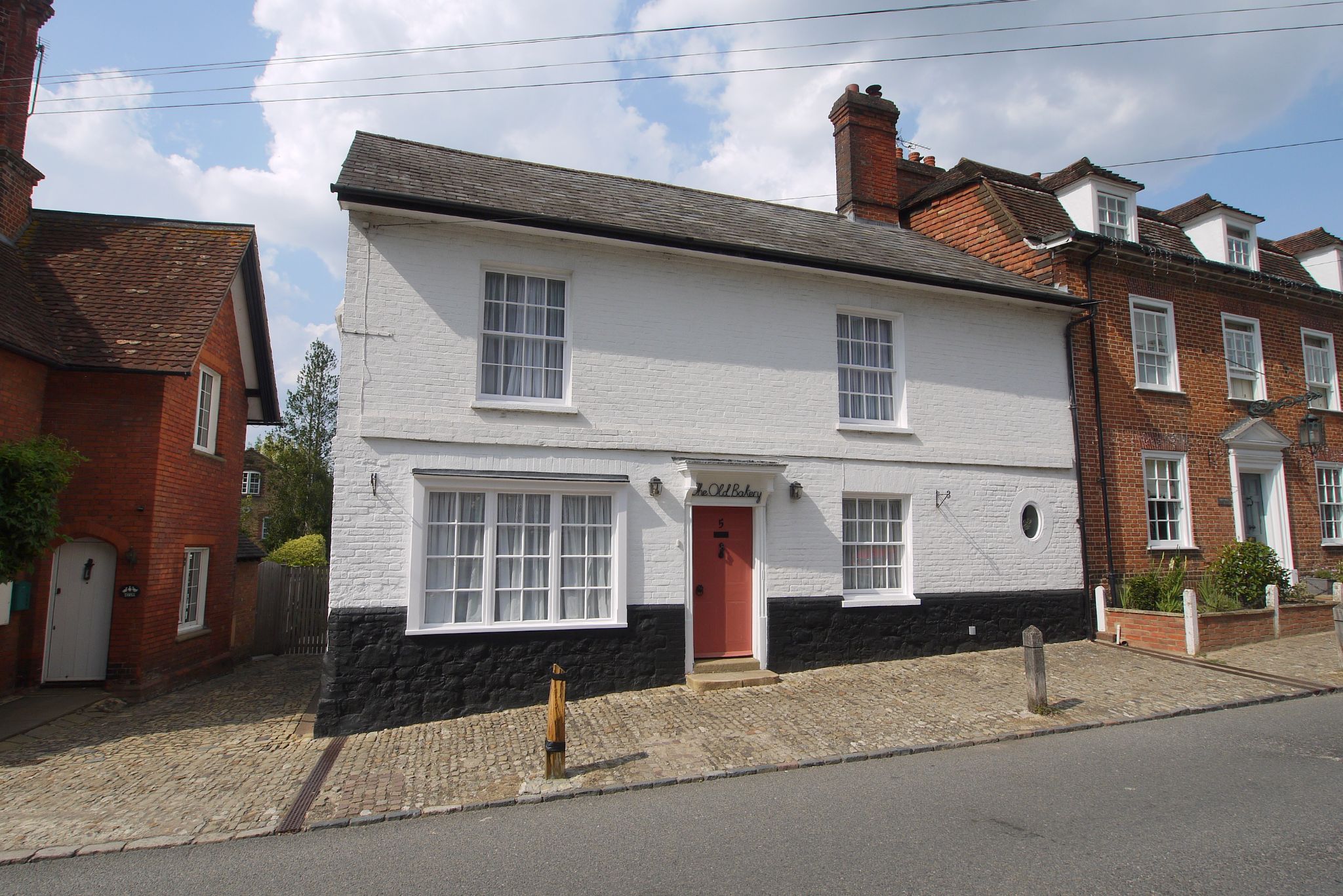 3 bedroom detached house For Sale in Sevenoaks - Photograph 1
