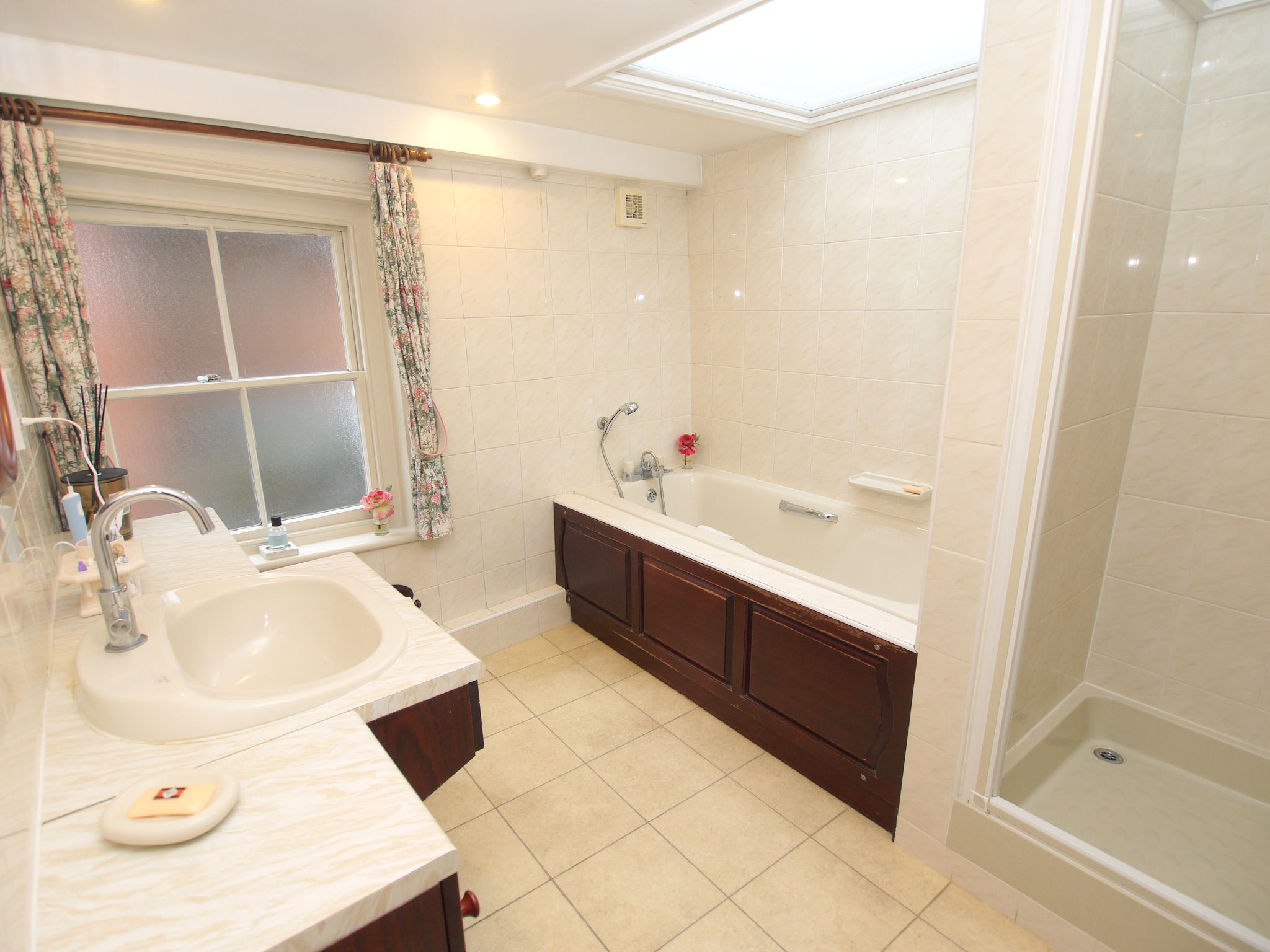 3 bedroom semi-detached house For Sale in Sevenoaks - Photograph 11