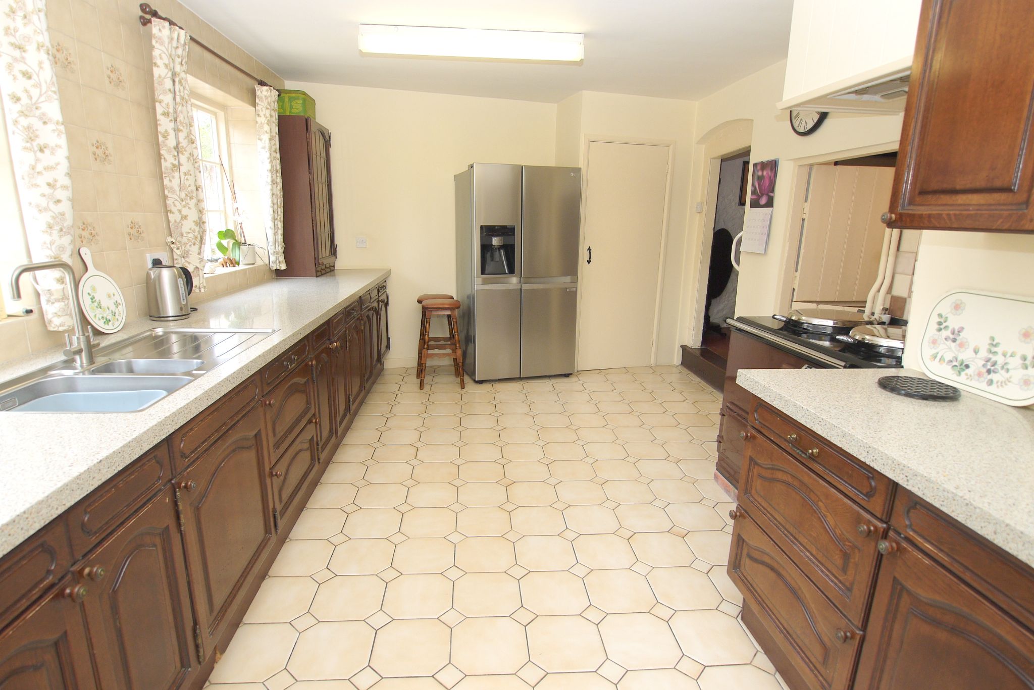 3 bedroom detached house For Sale in Sevenoaks - Photograph 5
