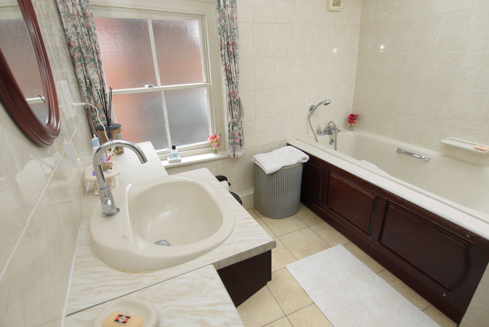 3 bedroom detached house For Sale in Sevenoaks - Photograph 10