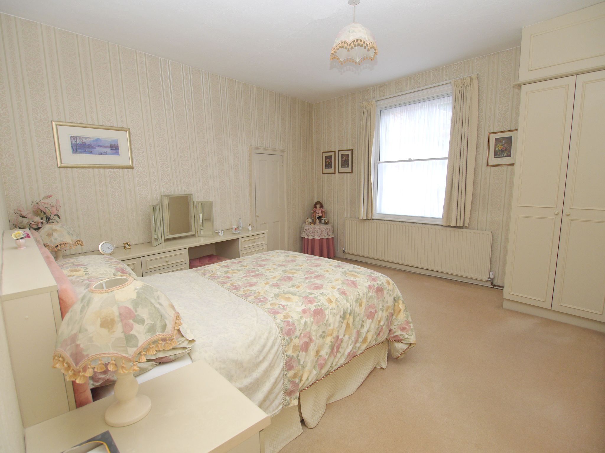 3 bedroom semi-detached house For Sale in Sevenoaks - Photograph 8