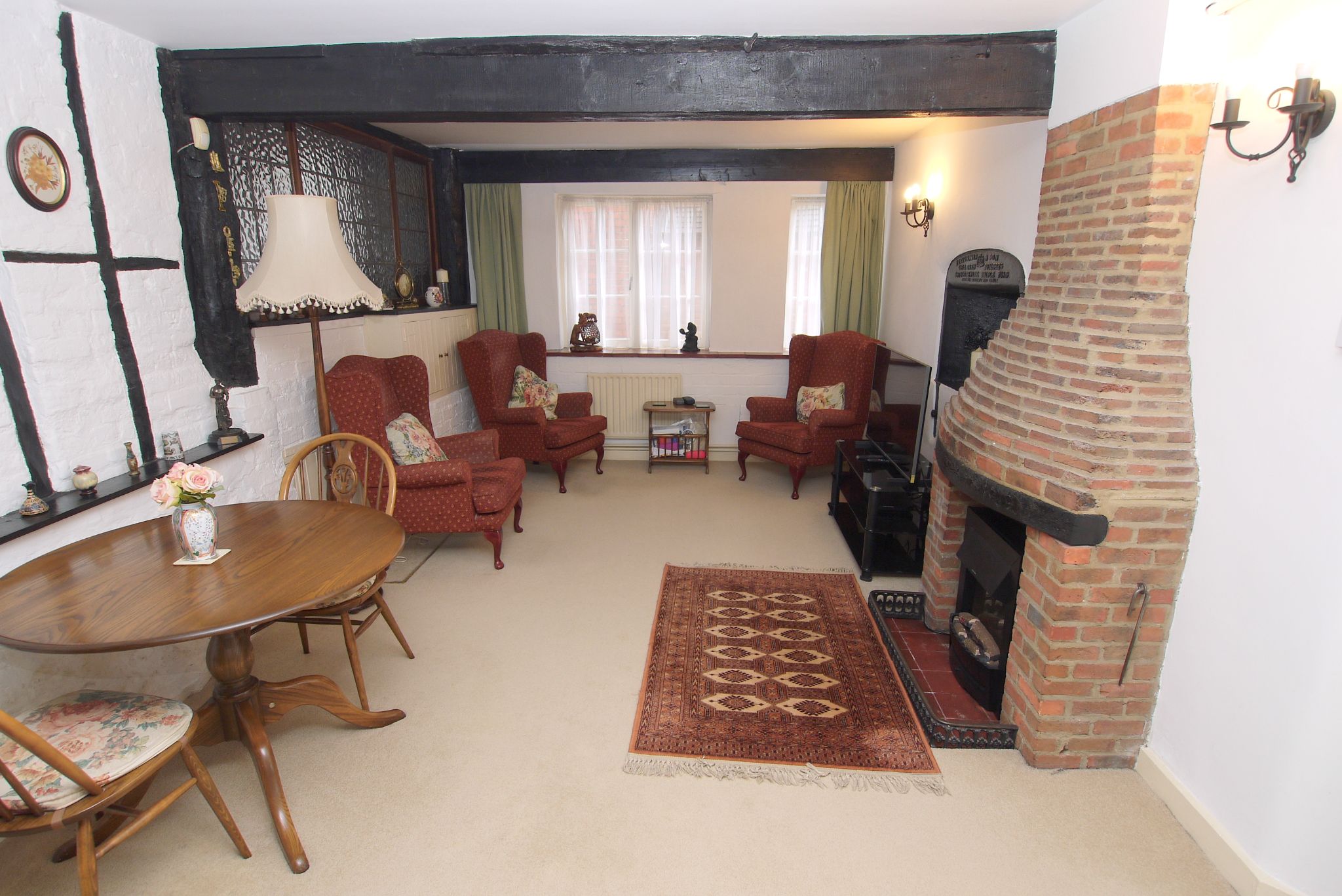 3 bedroom detached house For Sale in Sevenoaks - Photograph 4