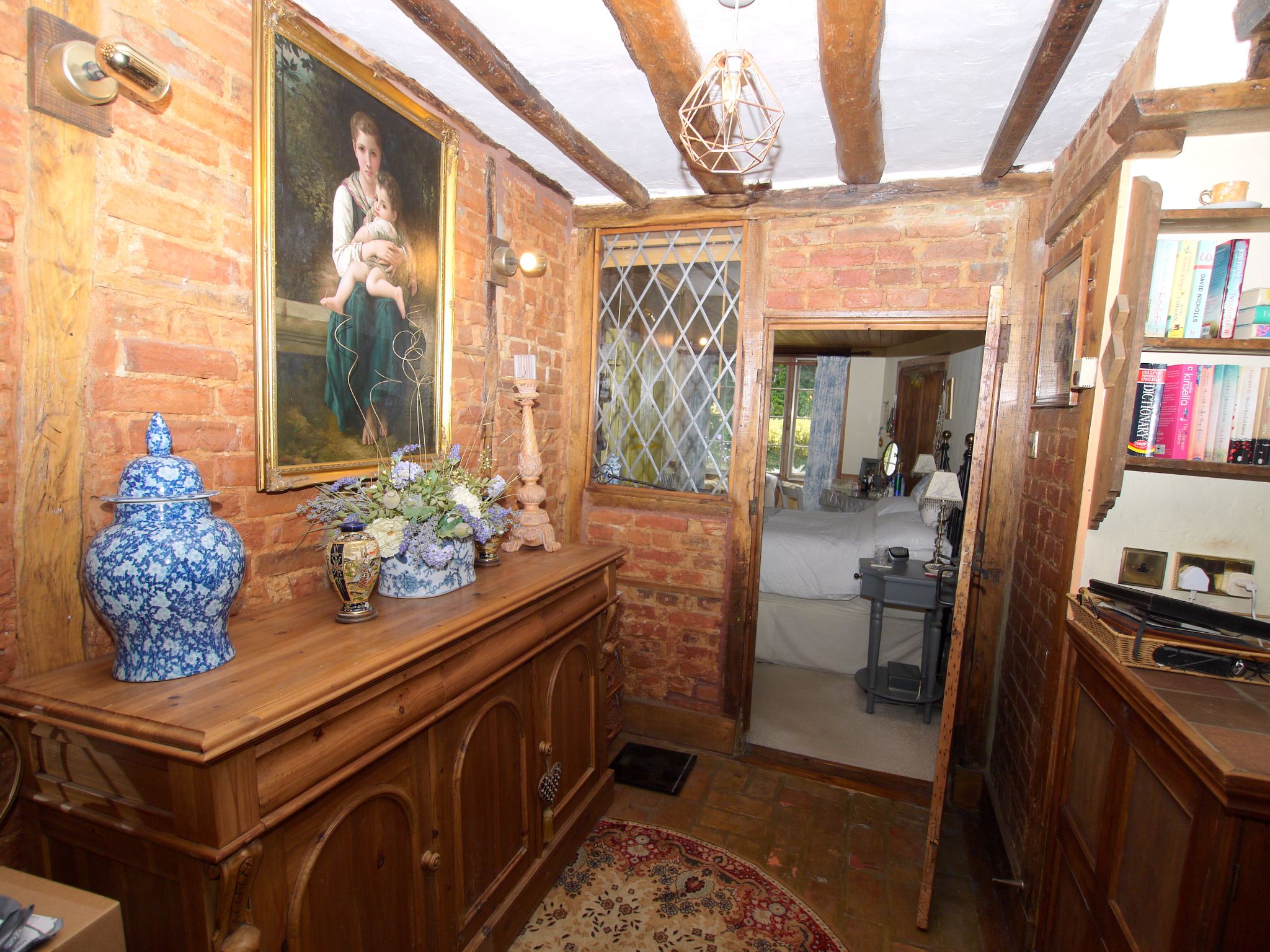 2 bedroom cottage house To Let in Sevenoaks - Photograph 4