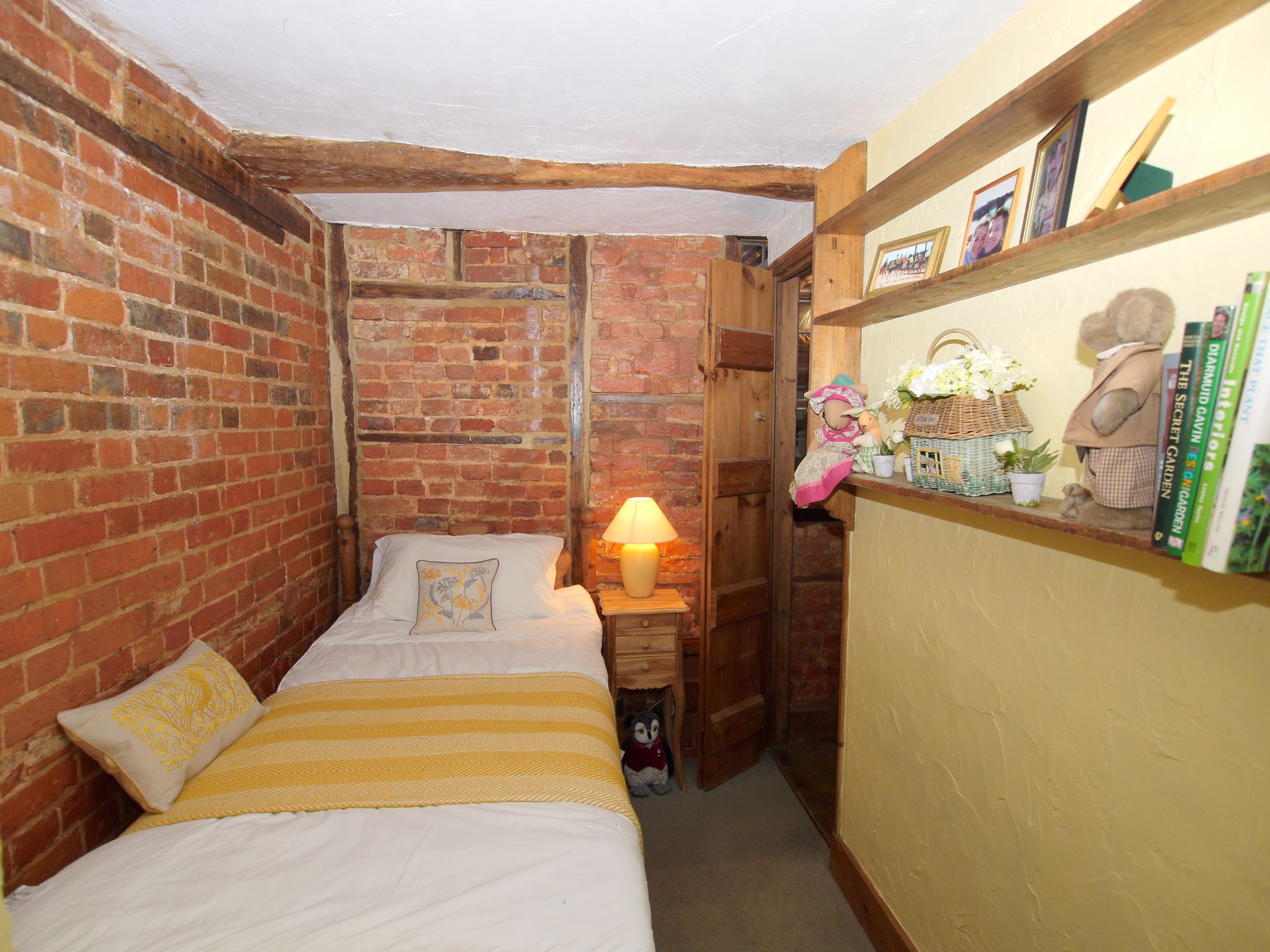 2 bedroom cottage house To Let in Sevenoaks - Photograph 6