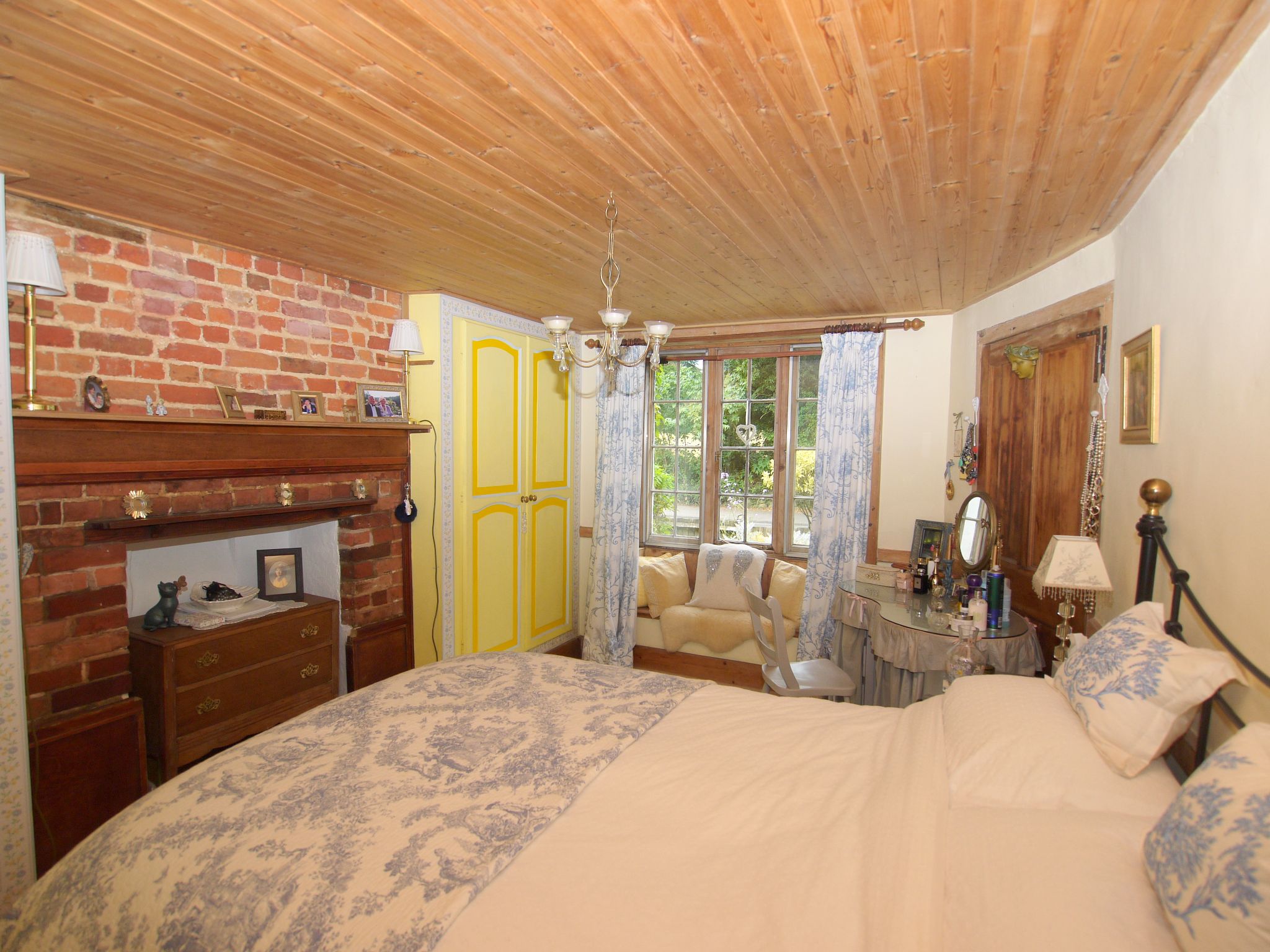2 bedroom cottage house To Let in Sevenoaks - Photograph 5